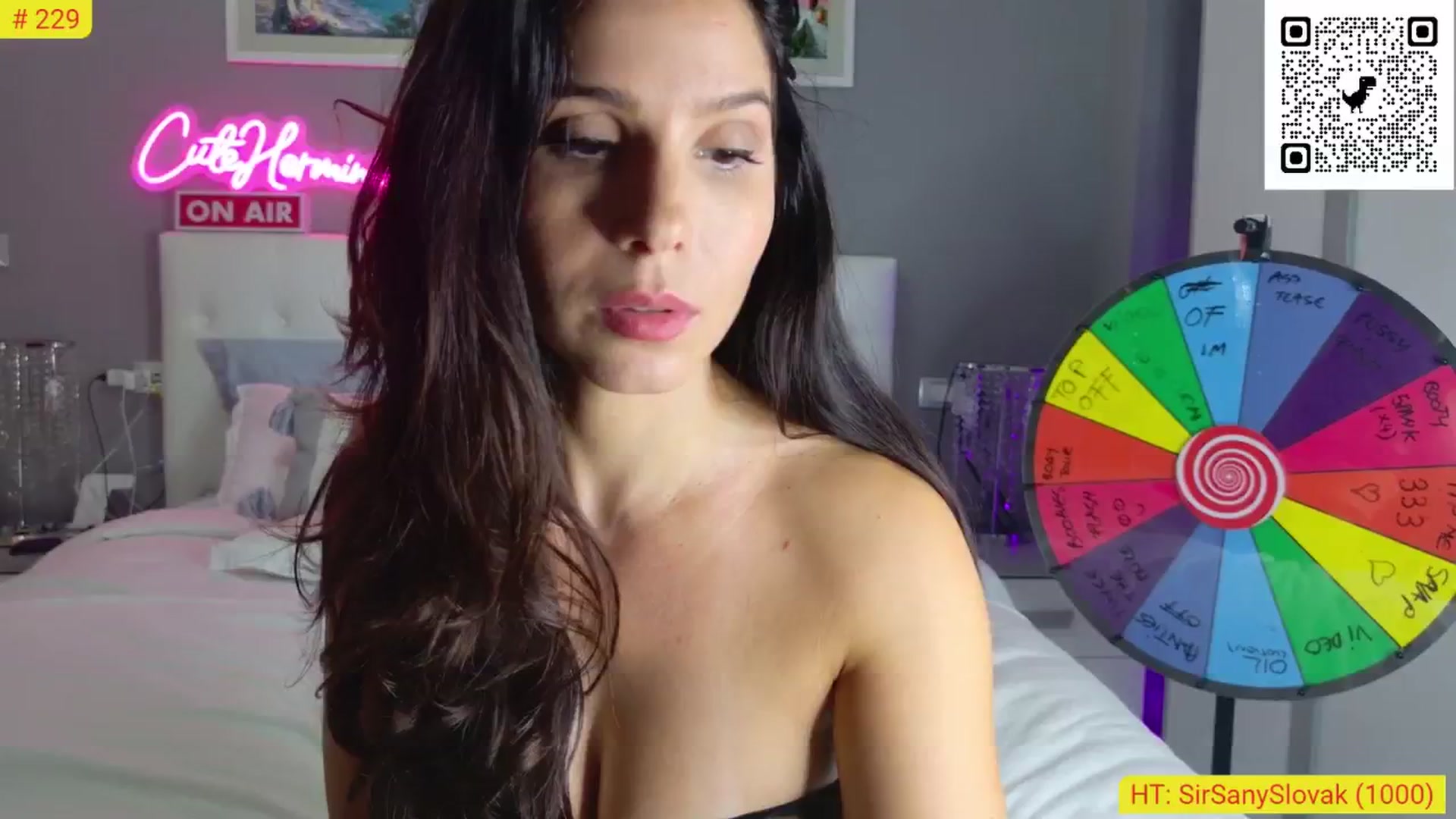 Gallery image thumbnail from CuteHerminie's myfreecams stream on, 10/21/2024, 23:20 image 7 of 20