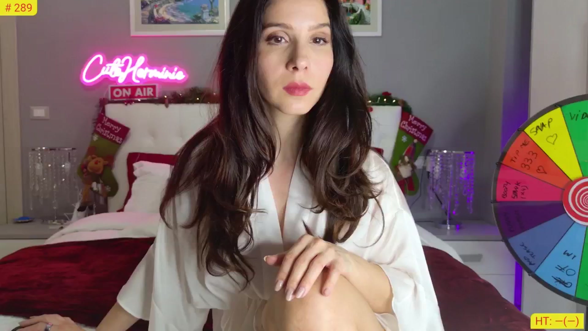 Gallery image thumbnail from CuteHerminie's myfreecams stream on, 11/21/2024, 21:32 image 4 of 20