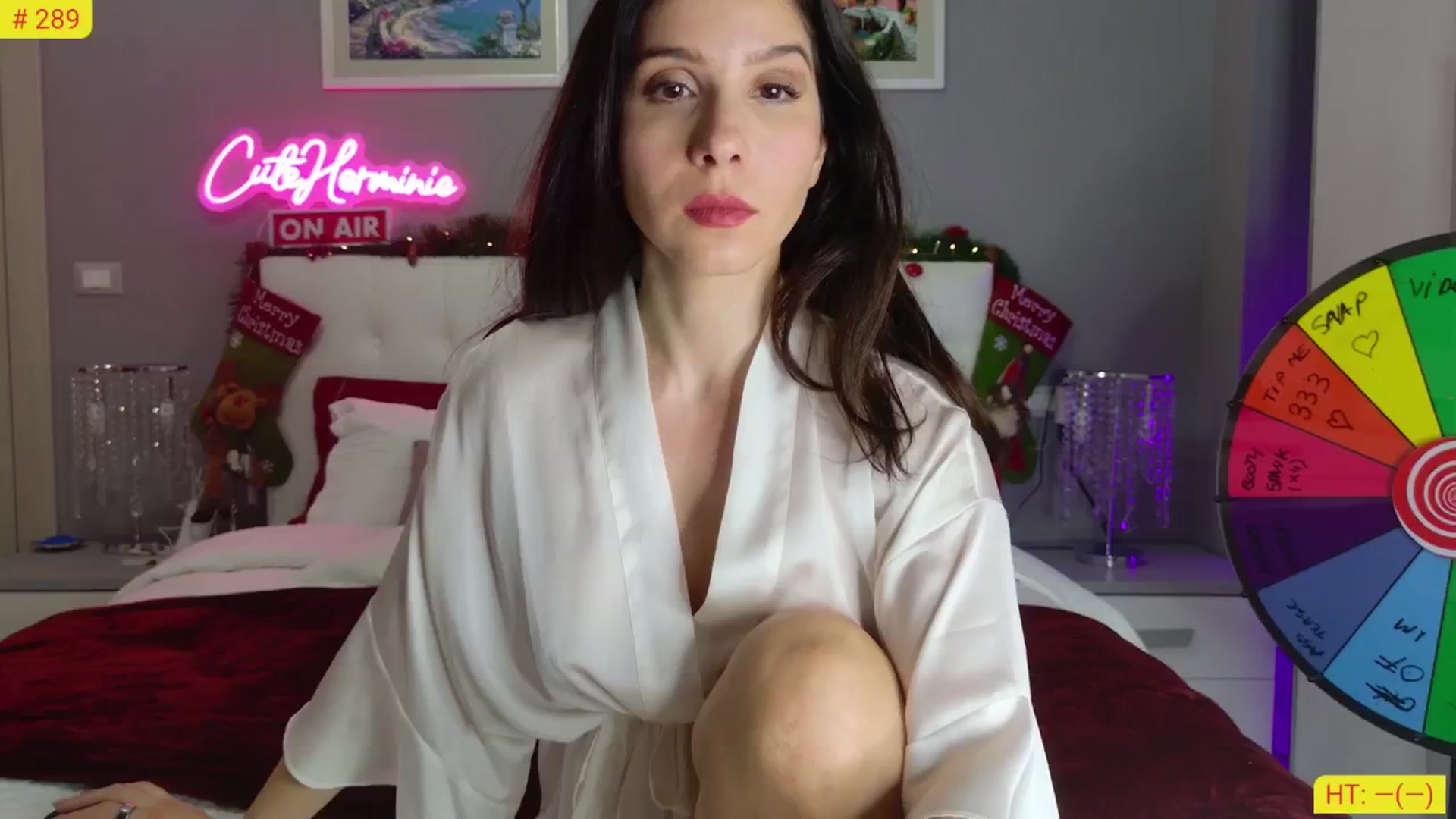 Gallery image thumbnail from CuteHerminie's myfreecams stream on, 11/21/2024, 21:32 image 6 of 20