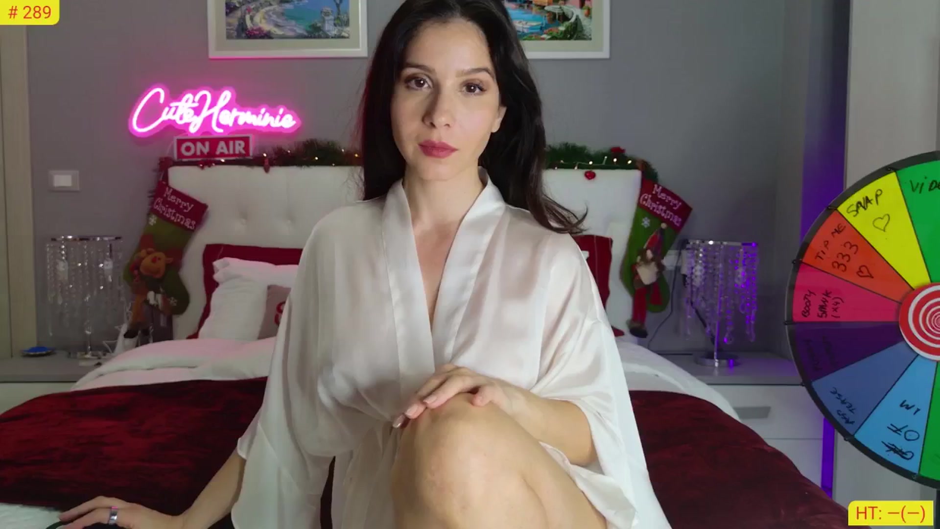 Gallery image thumbnail from CuteHerminie's myfreecams stream on, 11/21/2024, 21:32 image 3 of 20