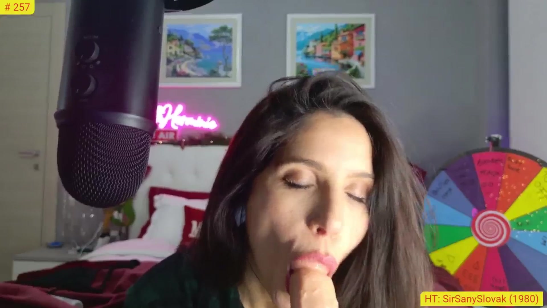 Gallery image thumbnail from CuteHerminie's myfreecams stream on, 12/01/2024, 24:07 image 14 of 20