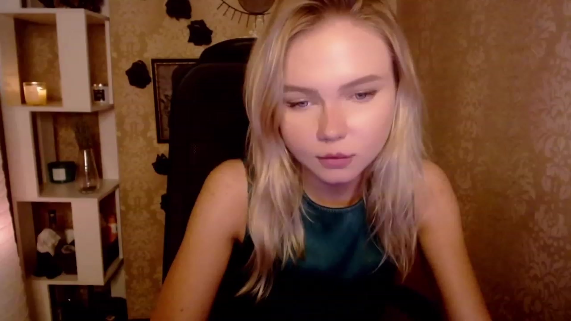 Gallery image thumbnail from CuteLilli_'s myfreecams stream on, 11/17/2022, 07:00 image 1 of 20