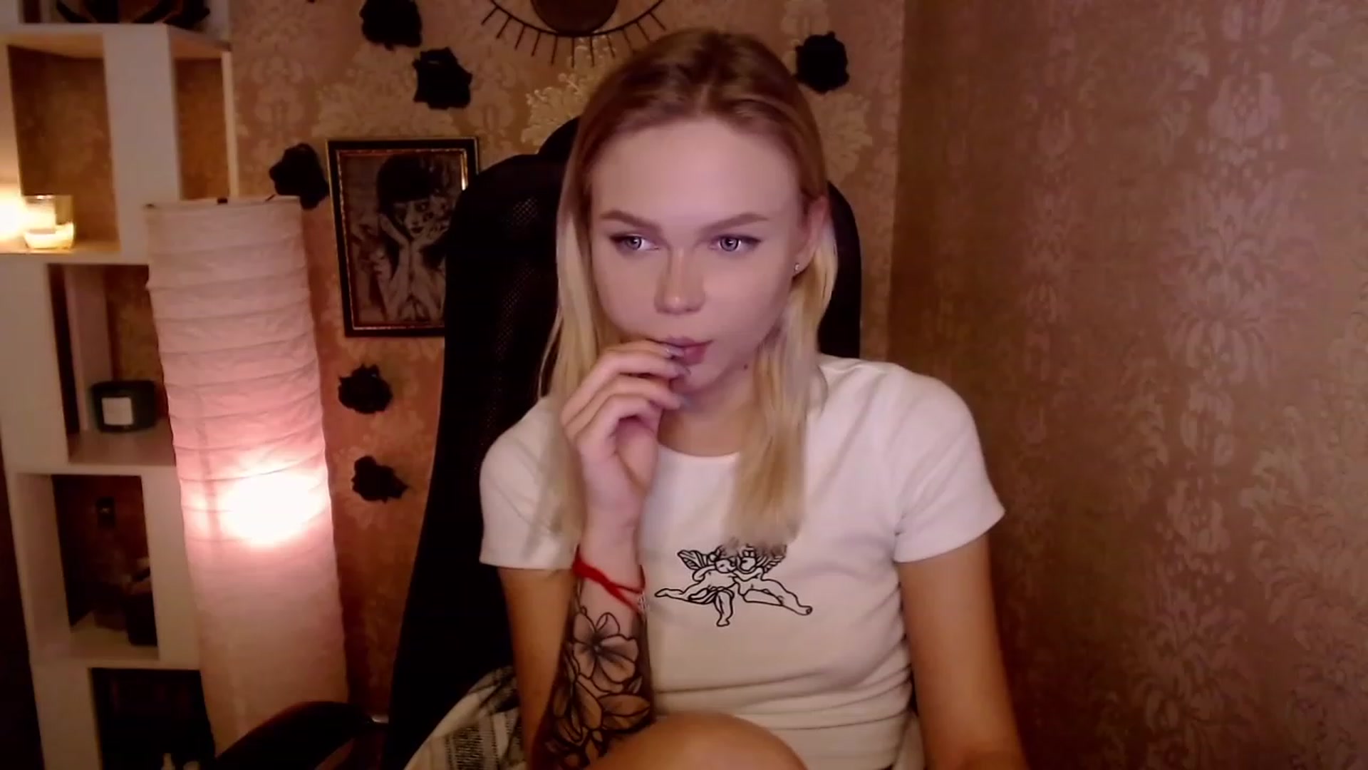 Gallery image thumbnail from CuteLilli_'s myfreecams stream on, 11/21/2022, 08:00 image 11 of 20