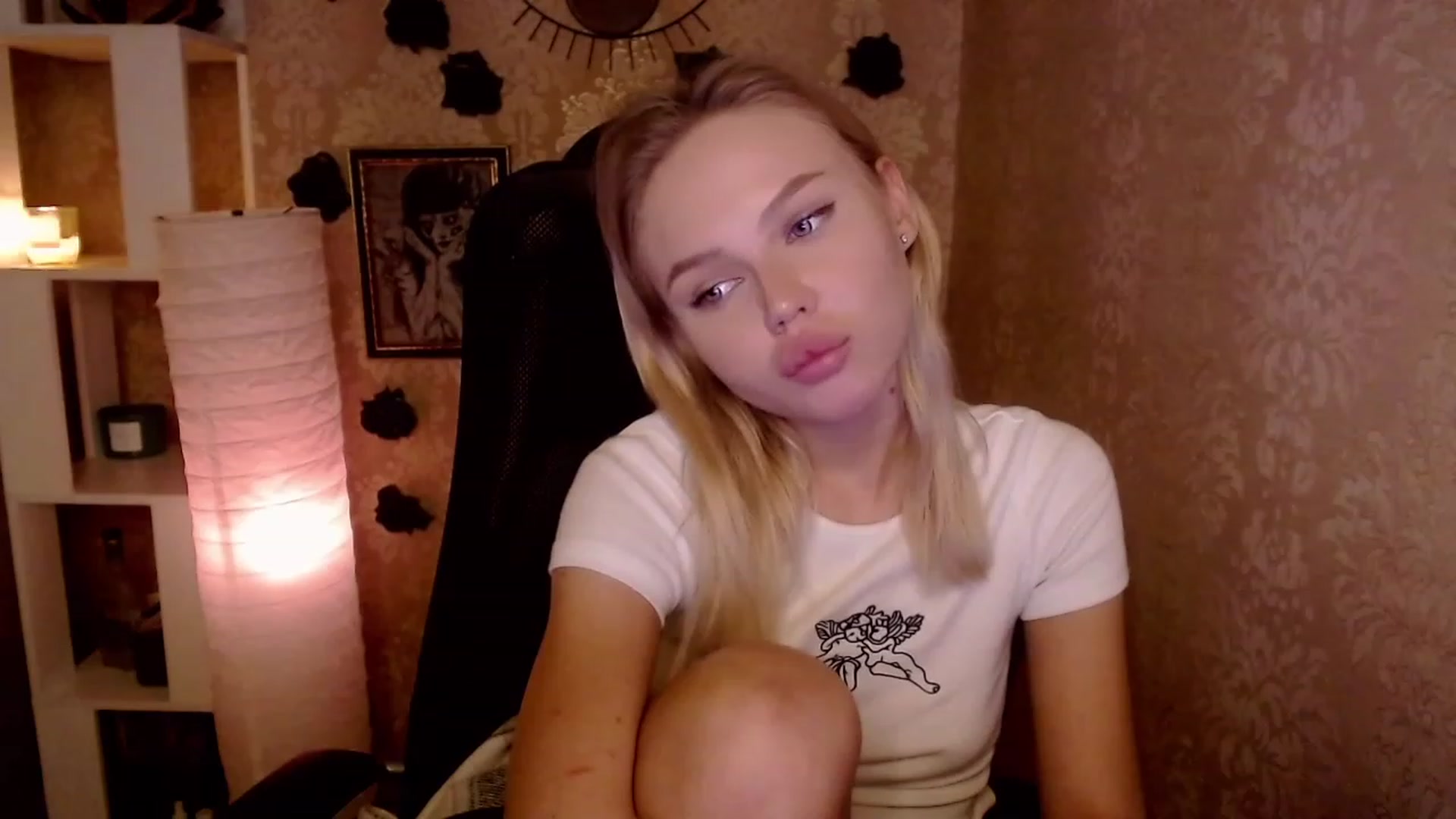Gallery image thumbnail from CuteLilli_'s myfreecams stream on, 11/21/2022, 08:00 image 12 of 20
