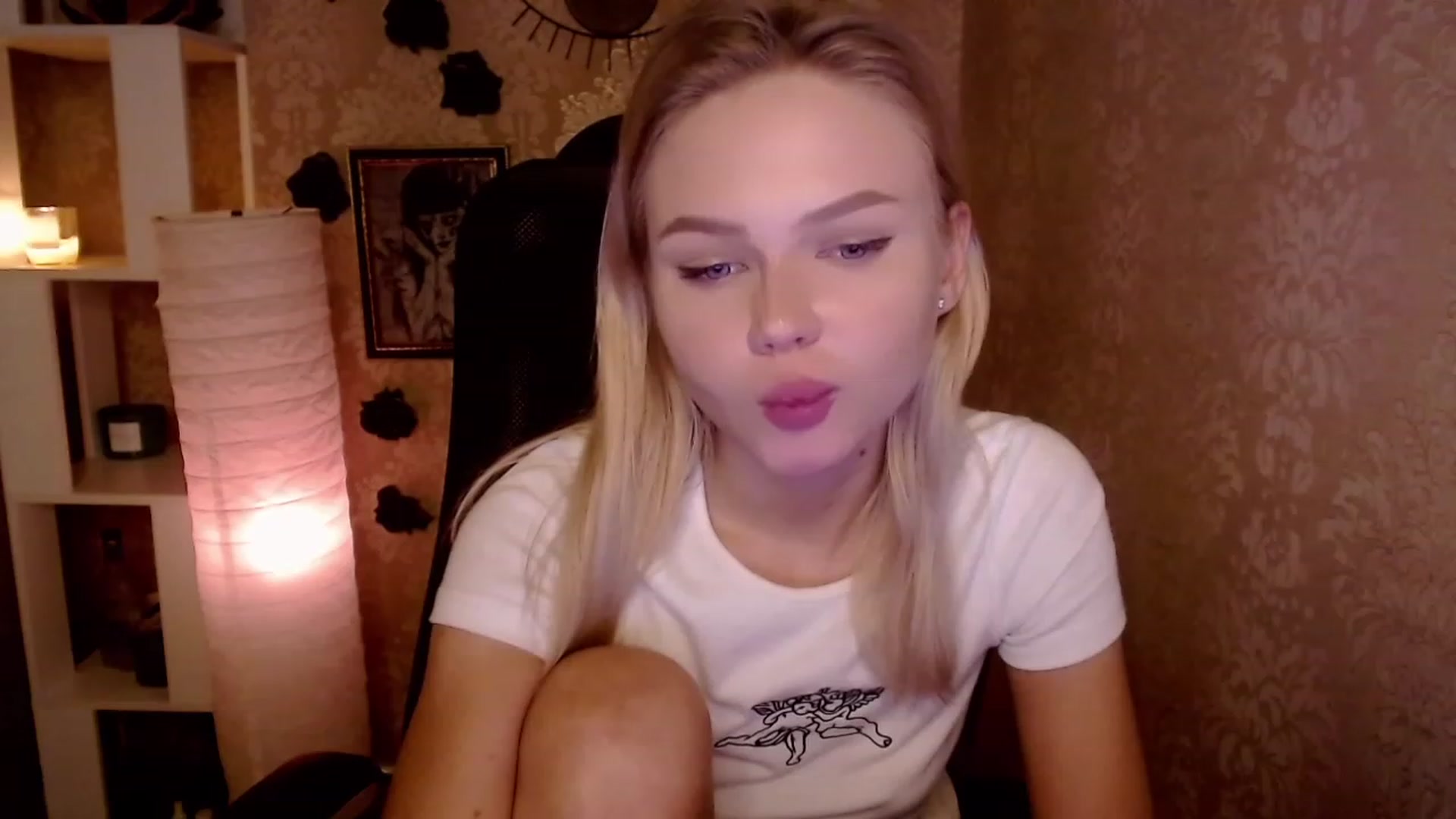 Gallery image thumbnail from CuteLilli_'s myfreecams stream on, 11/21/2022, 08:00 image 17 of 20