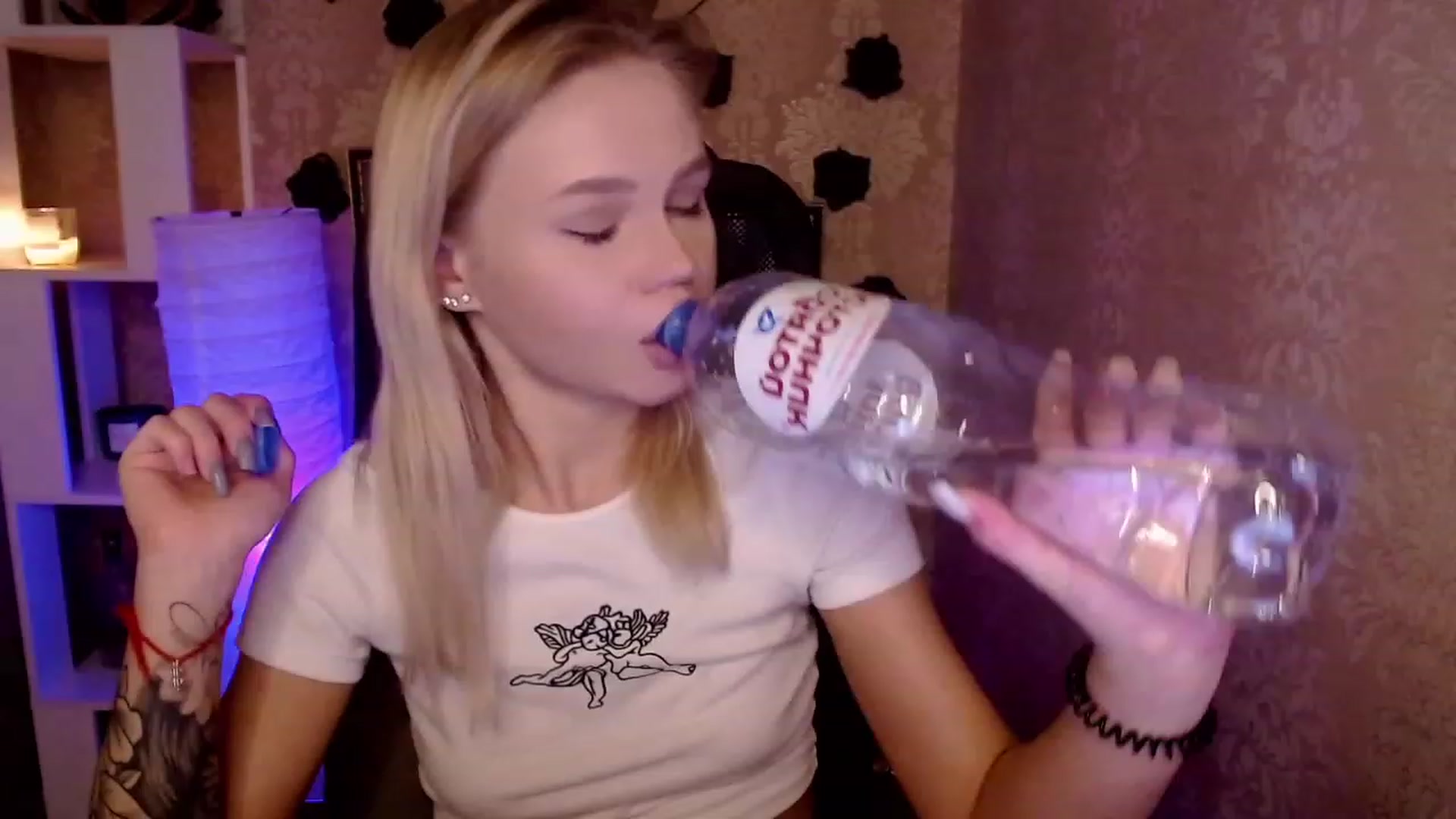 Gallery image thumbnail from CuteLilli_'s myfreecams stream on, 11/21/2022, 08:00 image 19 of 20