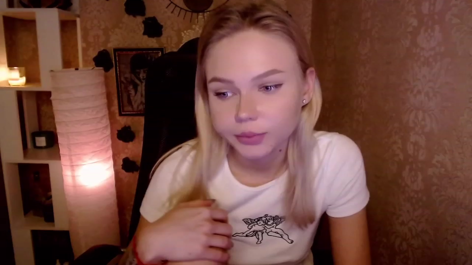 Gallery image thumbnail from CuteLilli_'s myfreecams stream on, 11/21/2022, 08:00 image 15 of 20