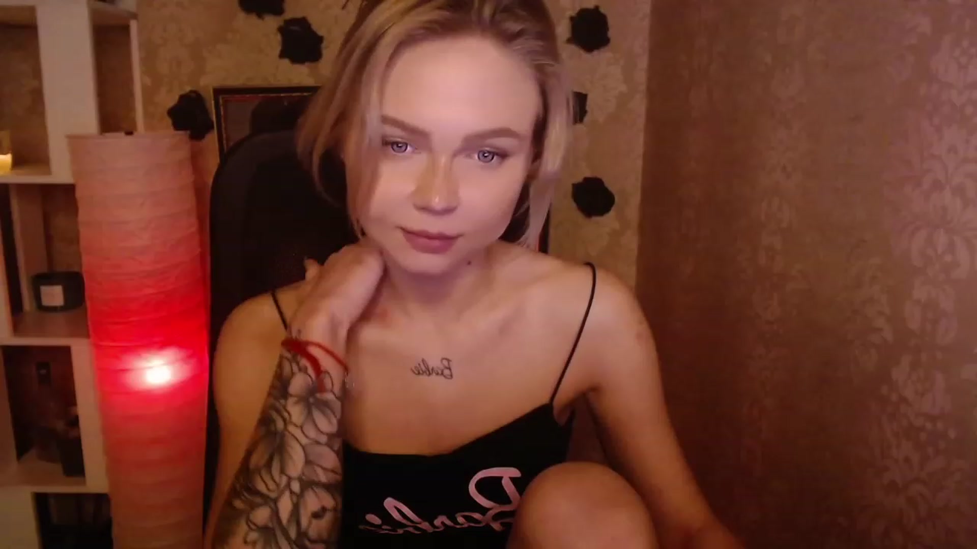 Gallery image thumbnail from CuteLilli_'s myfreecams stream on, 11/25/2022, 05:21 image 5 of 20