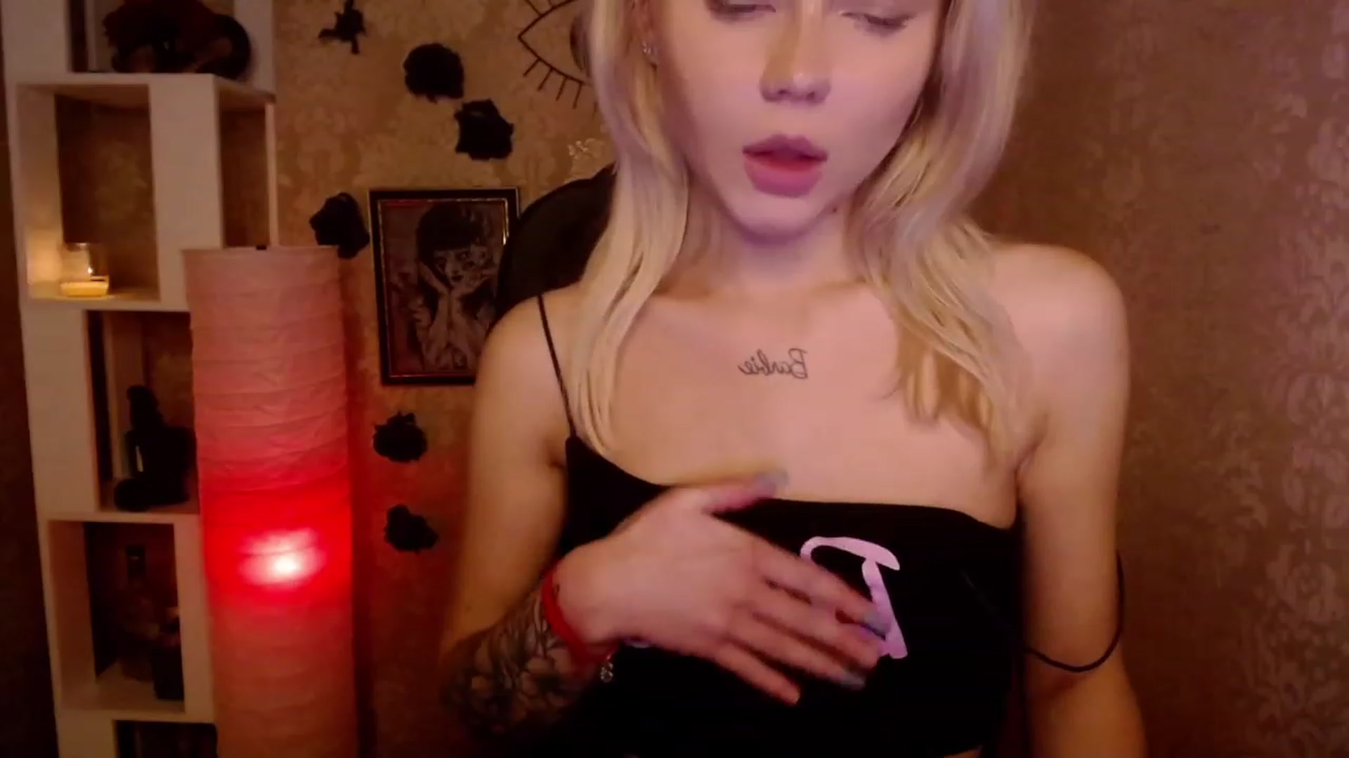 Gallery image thumbnail from CuteLilli_'s myfreecams stream on, 11/25/2022, 08:32 image 6 of 20