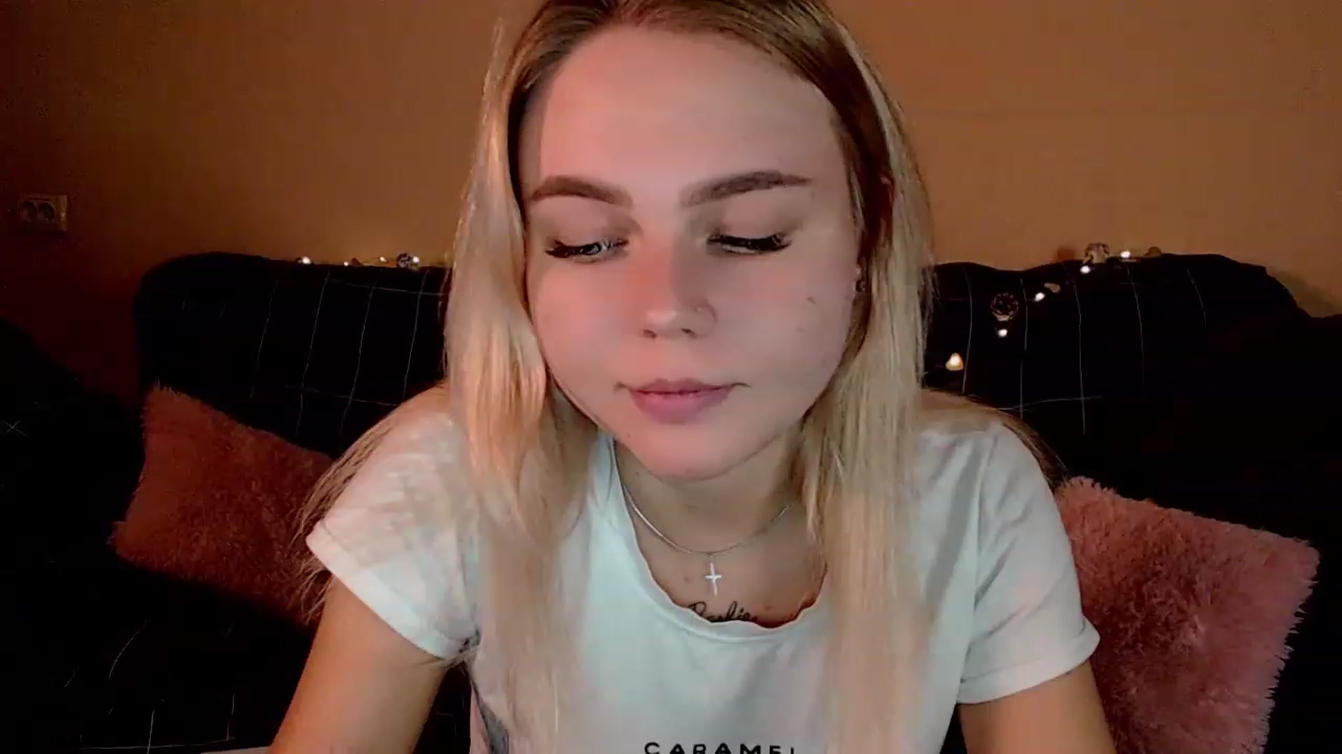 Gallery image thumbnail from CuteLilli_'s myfreecams stream on, 12/24/2022, 15:25 image 4 of 20