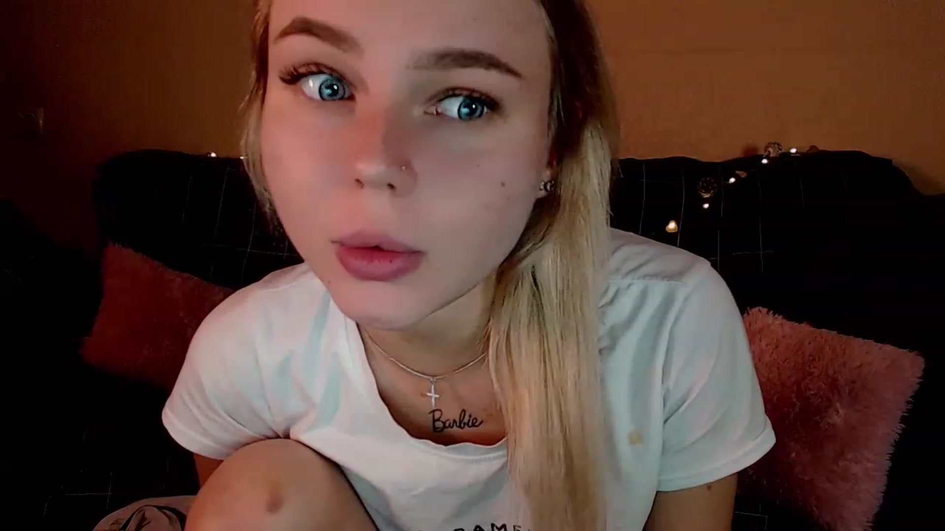 Gallery image thumbnail from CuteLilli_'s myfreecams stream on, 12/24/2022, 15:25 image 7 of 20