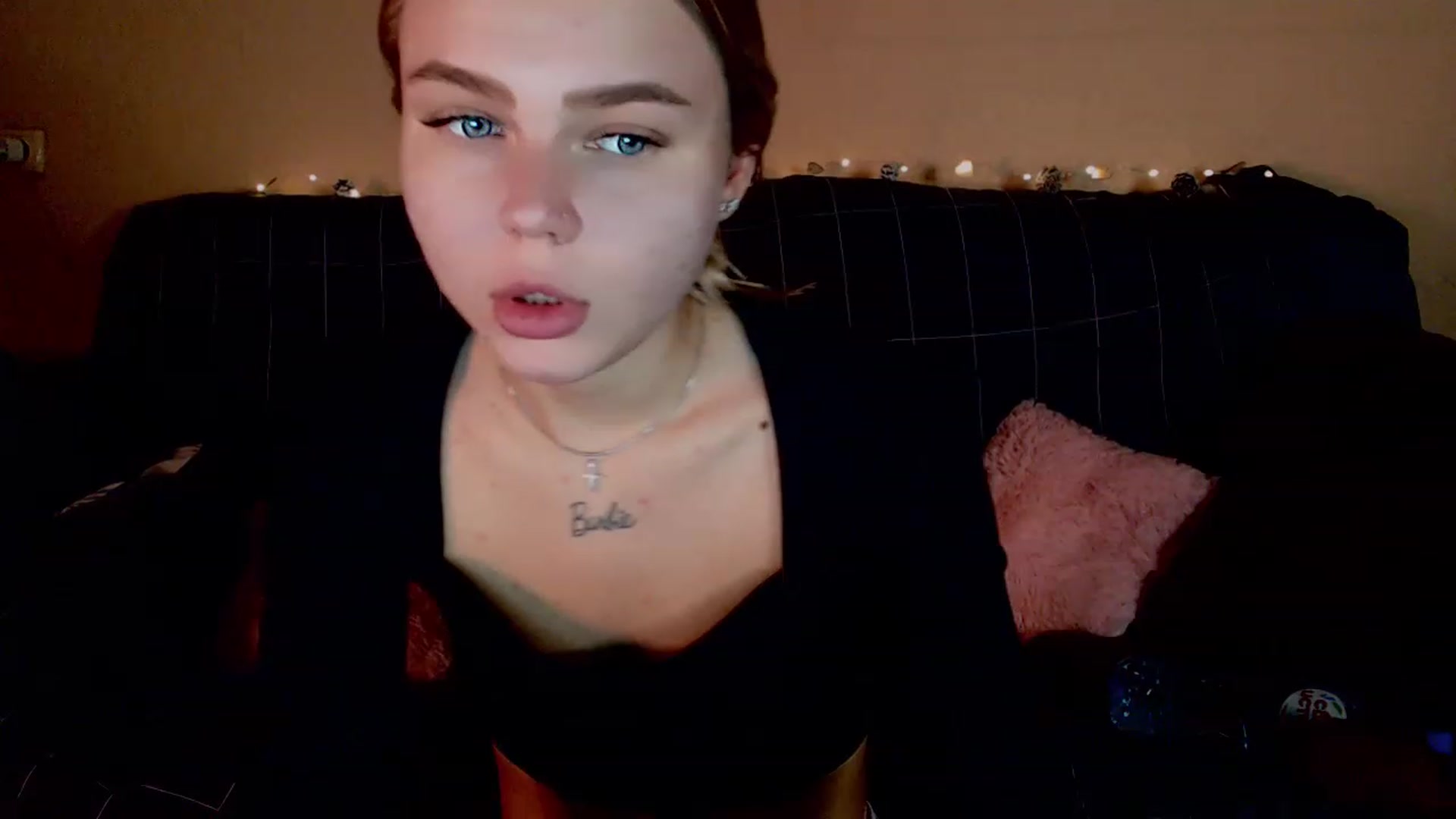 Gallery image thumbnail from CuteLilli_'s myfreecams stream on, 12/25/2022, 10:27 image 18 of 20
