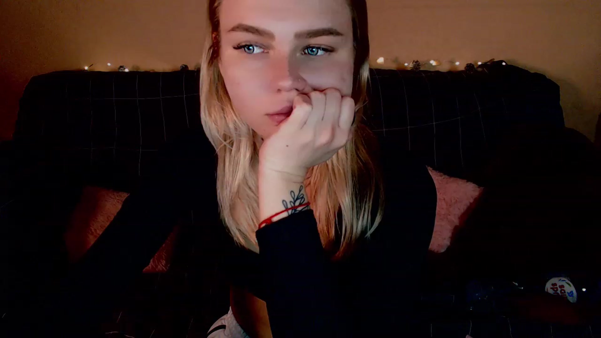 Gallery image thumbnail from CuteLilli_'s myfreecams stream on, 12/25/2022, 10:27 image 12 of 20