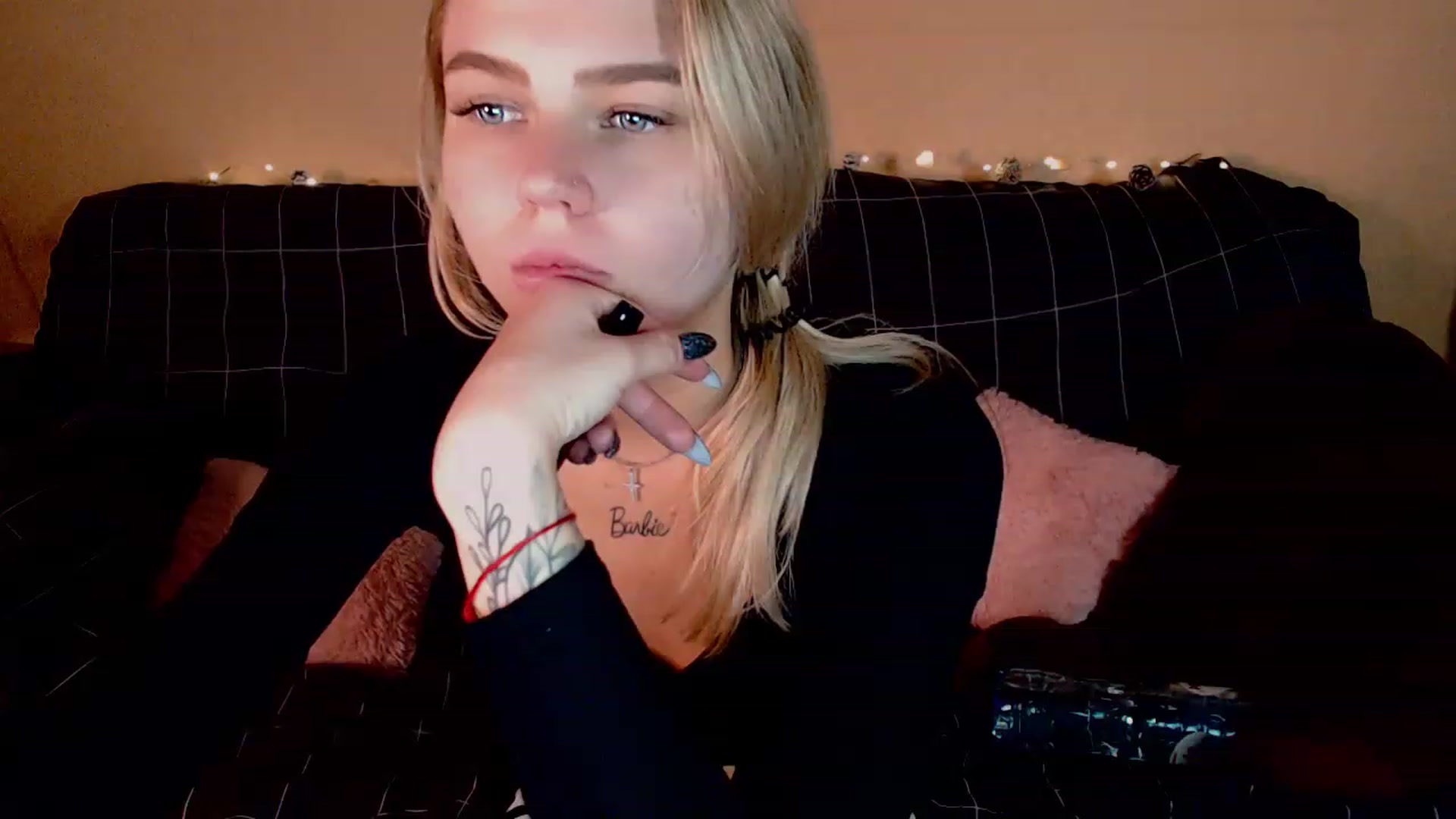 Gallery image thumbnail from CuteLilli_'s myfreecams stream on, 12/25/2022, 10:27 image 4 of 20