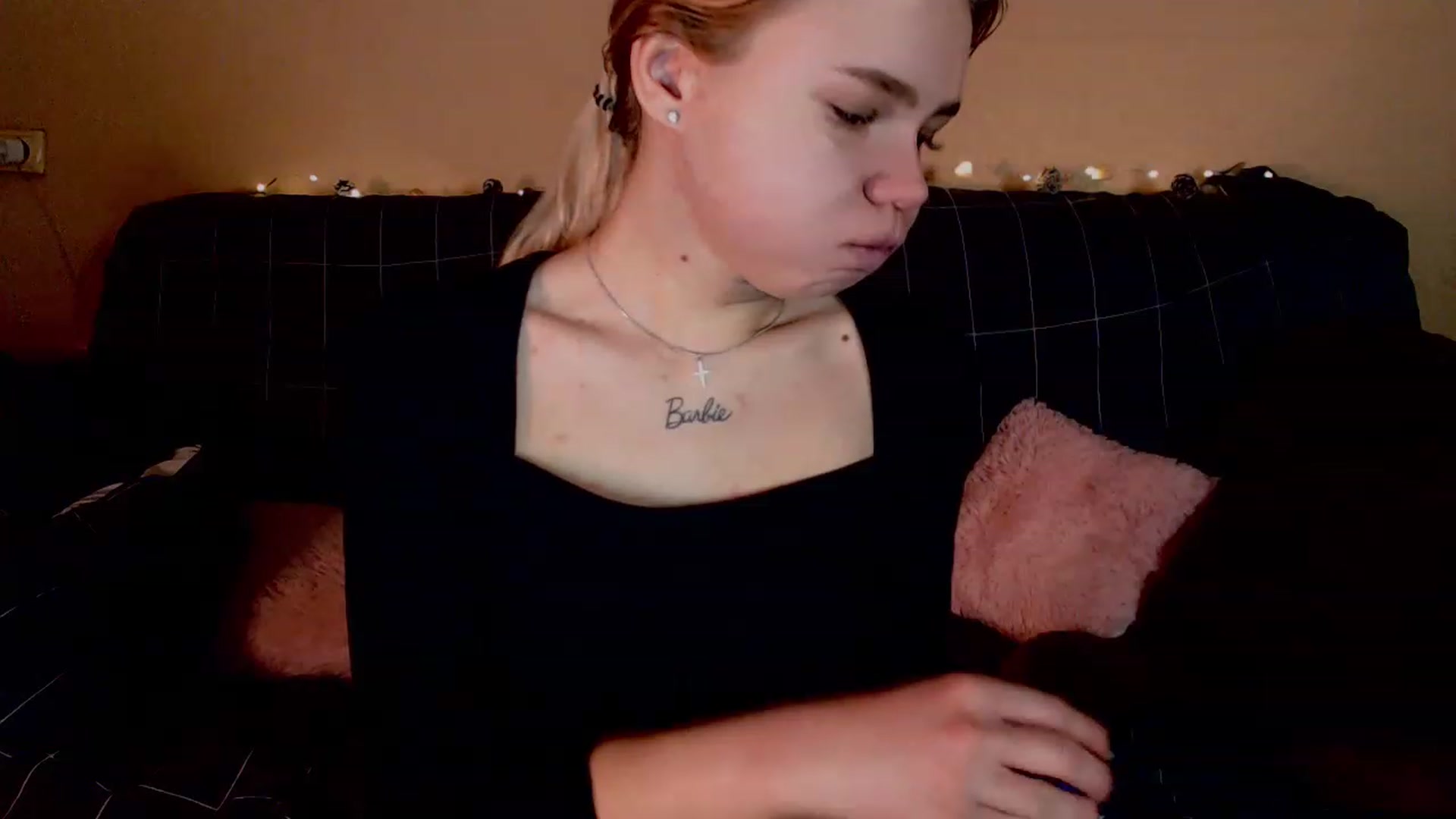 Gallery image thumbnail from CuteLilli_'s myfreecams stream on, 12/25/2022, 10:27 image 19 of 20