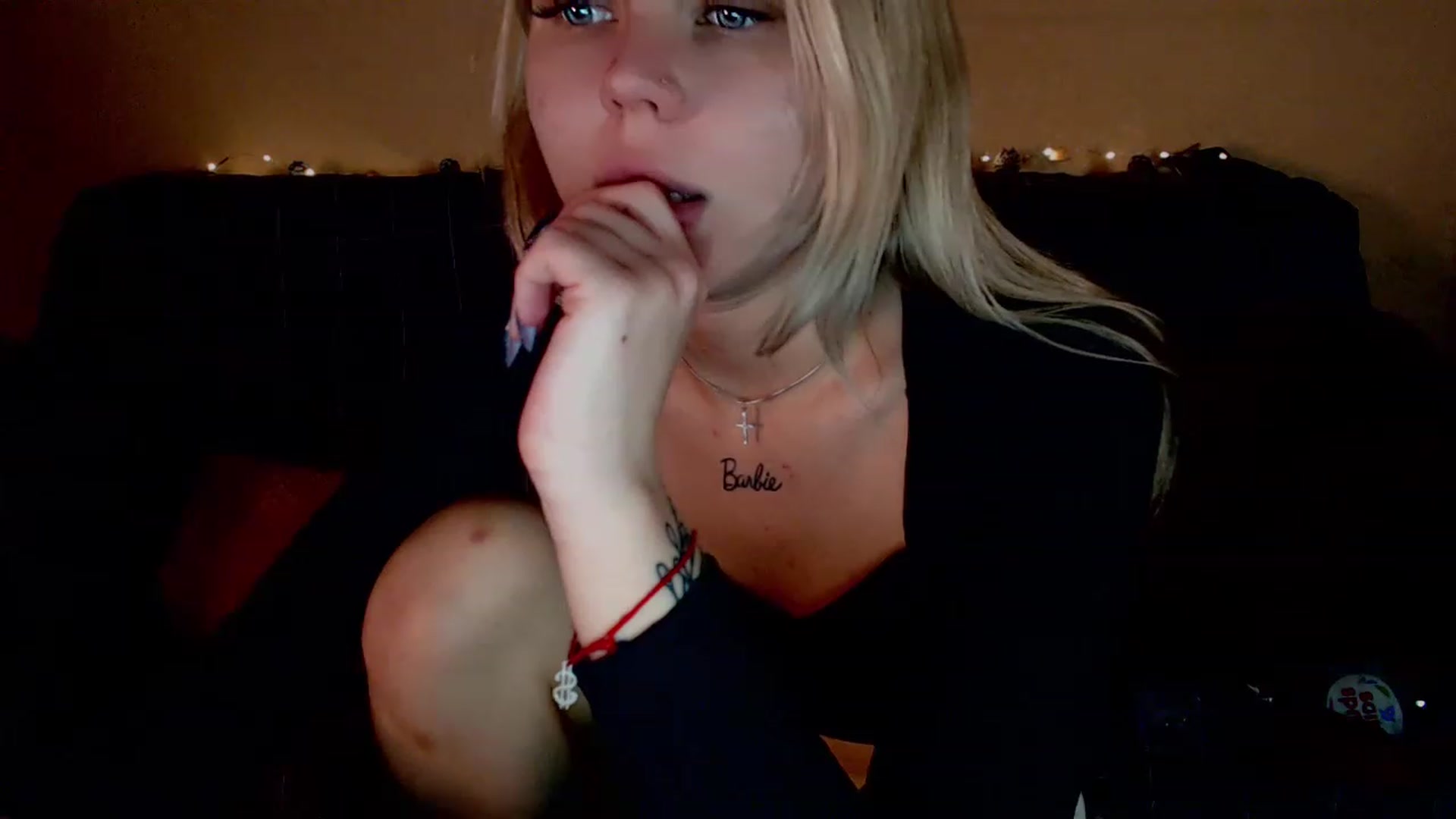 Gallery image thumbnail from CuteLilli_'s myfreecams stream on, 12/25/2022, 10:27 image 6 of 20