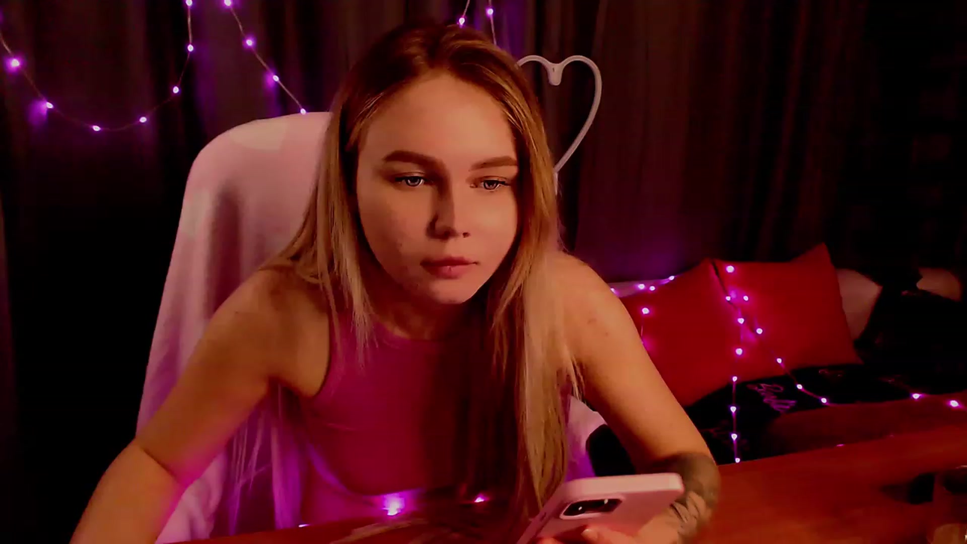 Gallery image thumbnail from CuteLilli_'s myfreecams stream on, 05/13/2023, 14:27 image 9 of 20