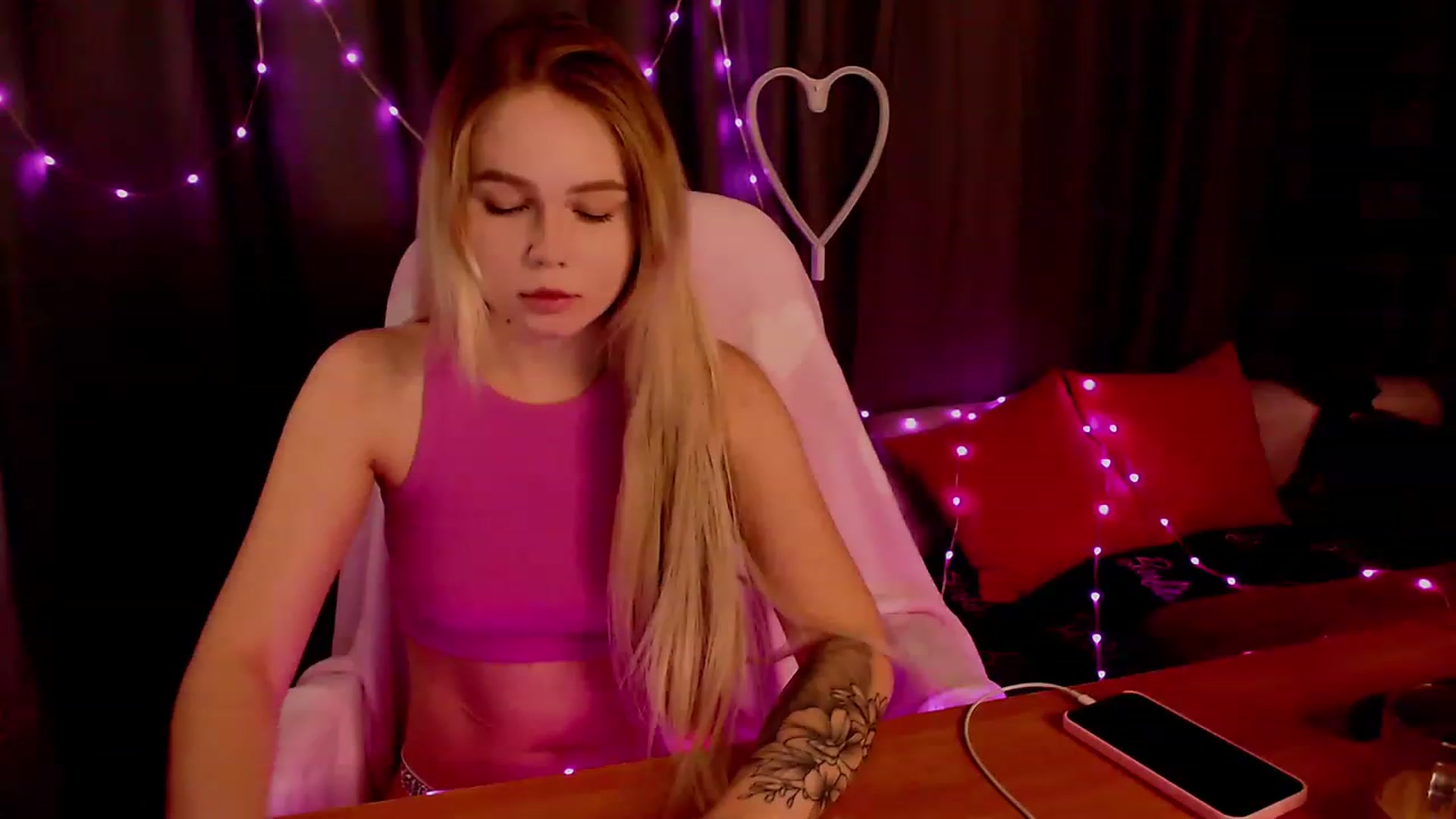 Gallery image thumbnail from CuteLilli_'s myfreecams stream on, 05/13/2023, 14:27 image 2 of 20
