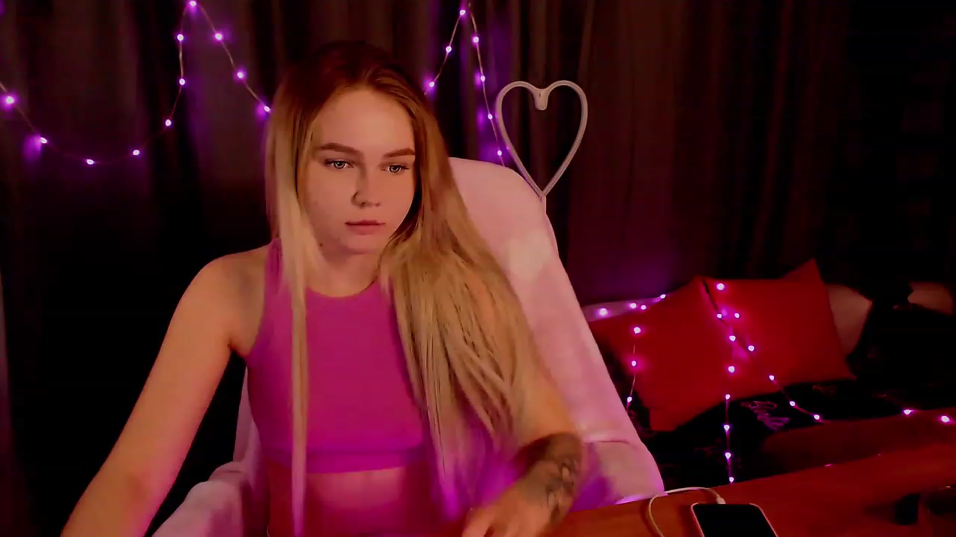Gallery image thumbnail from CuteLilli_'s myfreecams stream on, 05/13/2023, 14:27 image 1 of 20