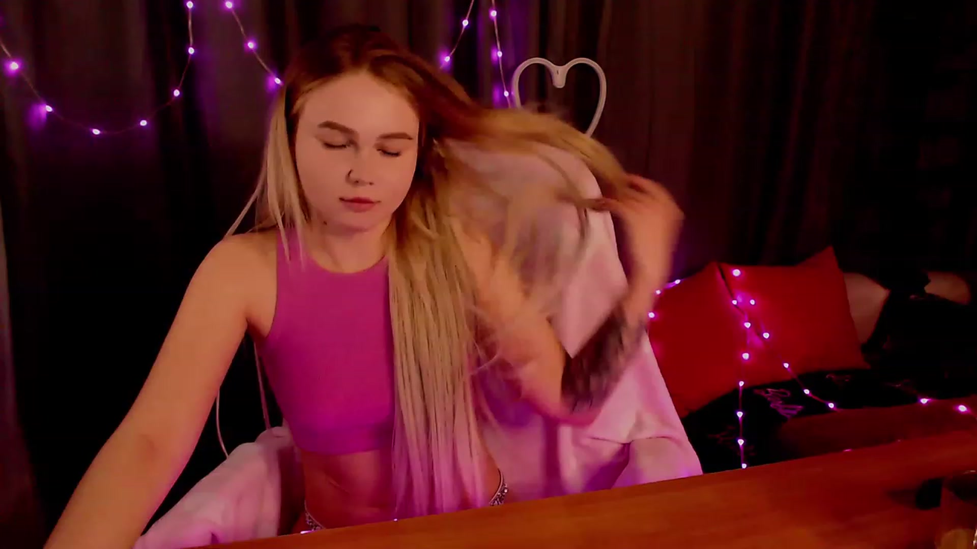 Gallery image thumbnail from CuteLilli_'s myfreecams stream on, 05/13/2023, 14:27 image 7 of 20