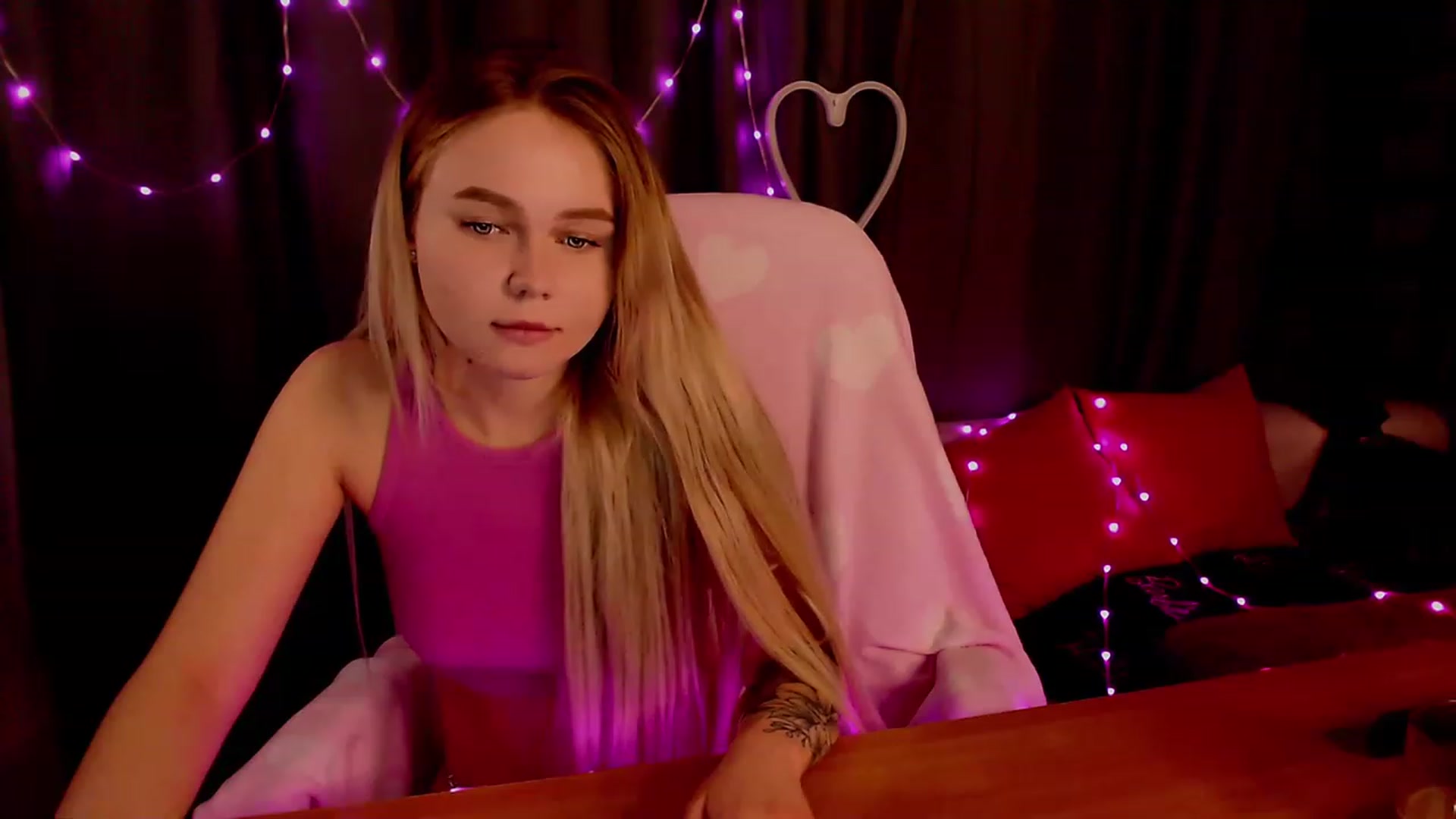 Gallery image thumbnail from CuteLilli_'s myfreecams stream on, 05/13/2023, 14:27 image 6 of 20