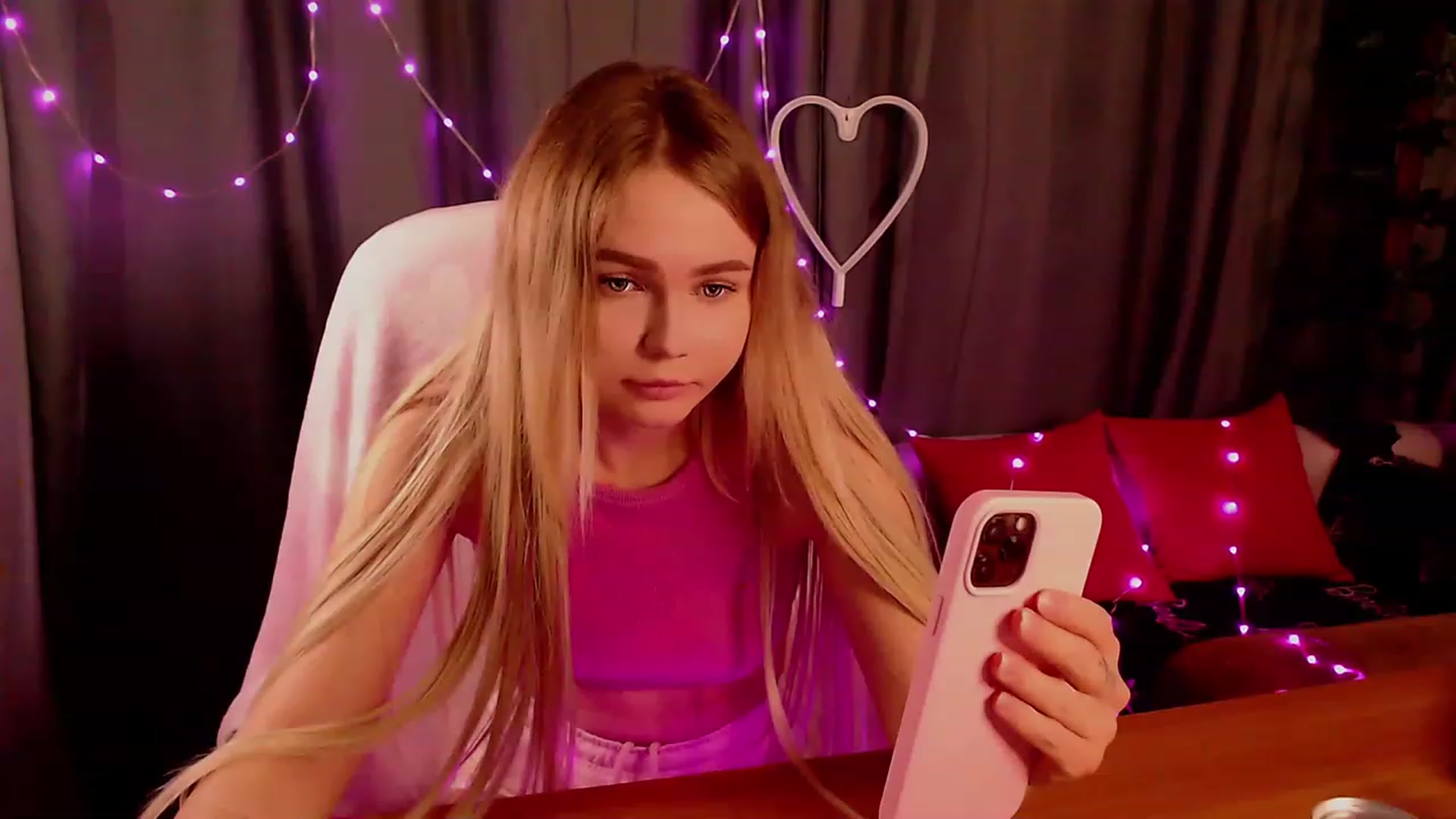 Gallery image thumbnail from CuteLilli_'s myfreecams stream on, 05/14/2023, 13:38 image 4 of 20