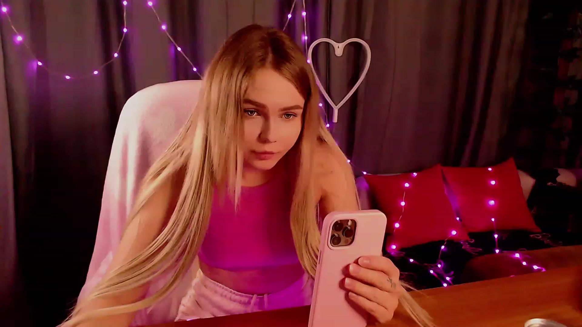 Gallery image thumbnail from CuteLilli_'s myfreecams stream on, 05/14/2023, 13:38 image 3 of 20