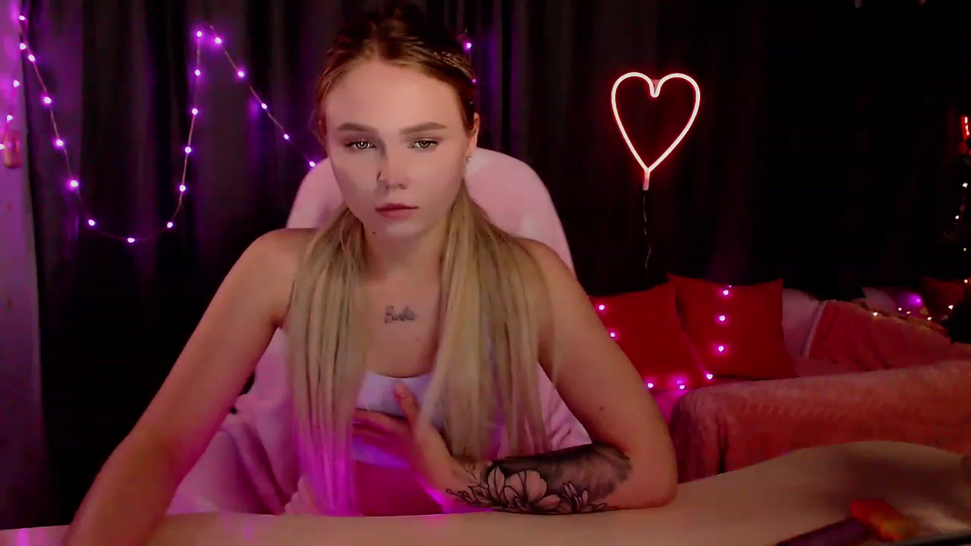 Gallery image thumbnail from CuteLilli_'s myfreecams stream on, 05/23/2023, 15:41 image 16 of 20