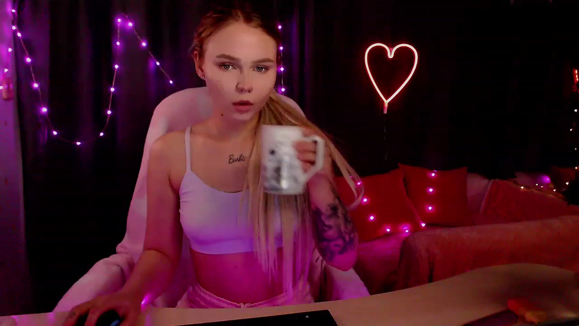 Gallery image thumbnail from CuteLilli_'s myfreecams stream on, 05/23/2023, 15:41 image 14 of 20