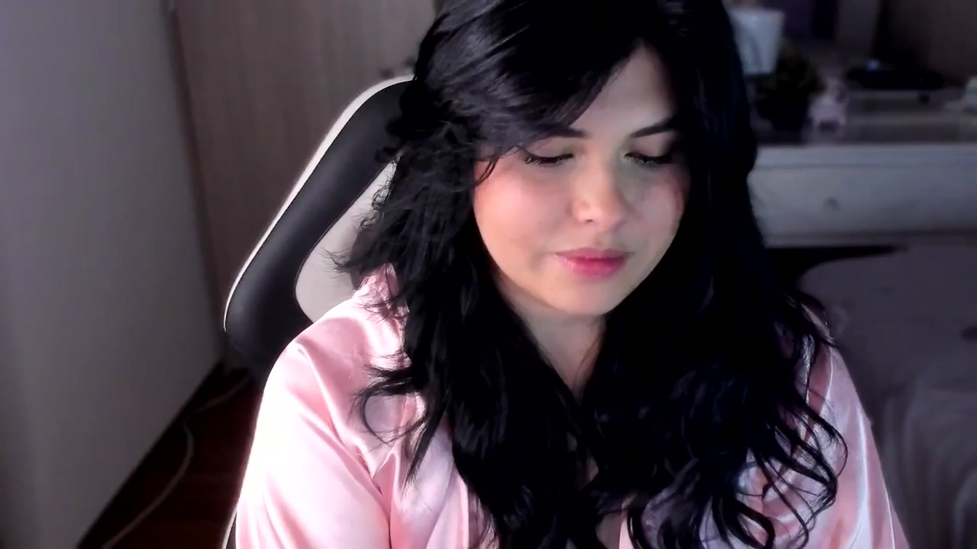 Gallery image thumbnail from CuteNanni's myfreecams stream on, 05/30/2025, 24:39 image 4 of 20