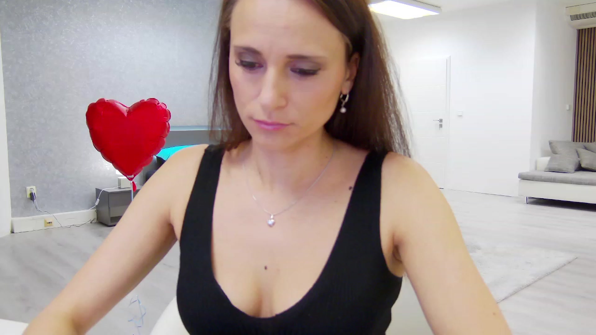 Gallery image thumbnail from CuteSisi's myfreecams stream on, 03/06/2024, 24:02 image 3 of 20