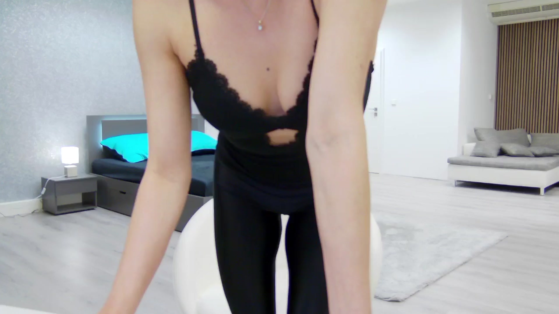 Gallery image thumbnail from CuteSisi's myfreecams stream on, 04/01/2024, 24:05 image 8 of 20
