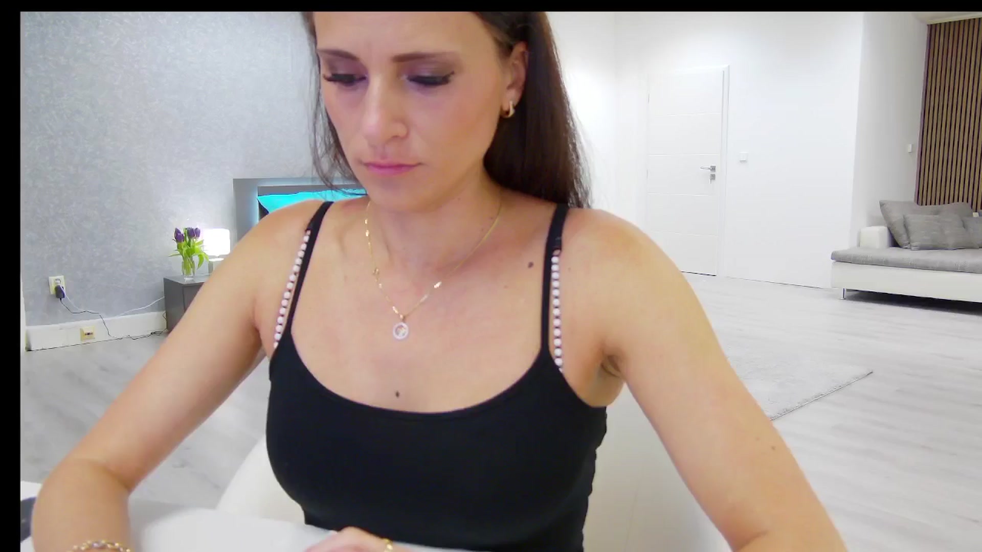 Gallery image thumbnail from CuteSisi's myfreecams stream on, 05/13/2024, 20:24 image 12 of 20