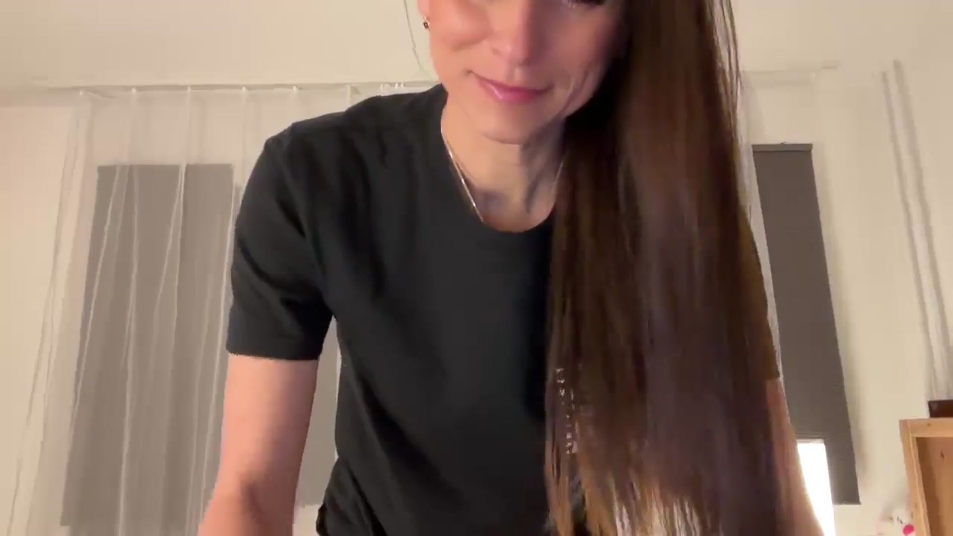 Gallery image thumbnail from CuteSisi's myfreecams stream on, 04/06/2026, 24:03 image 2 of 20