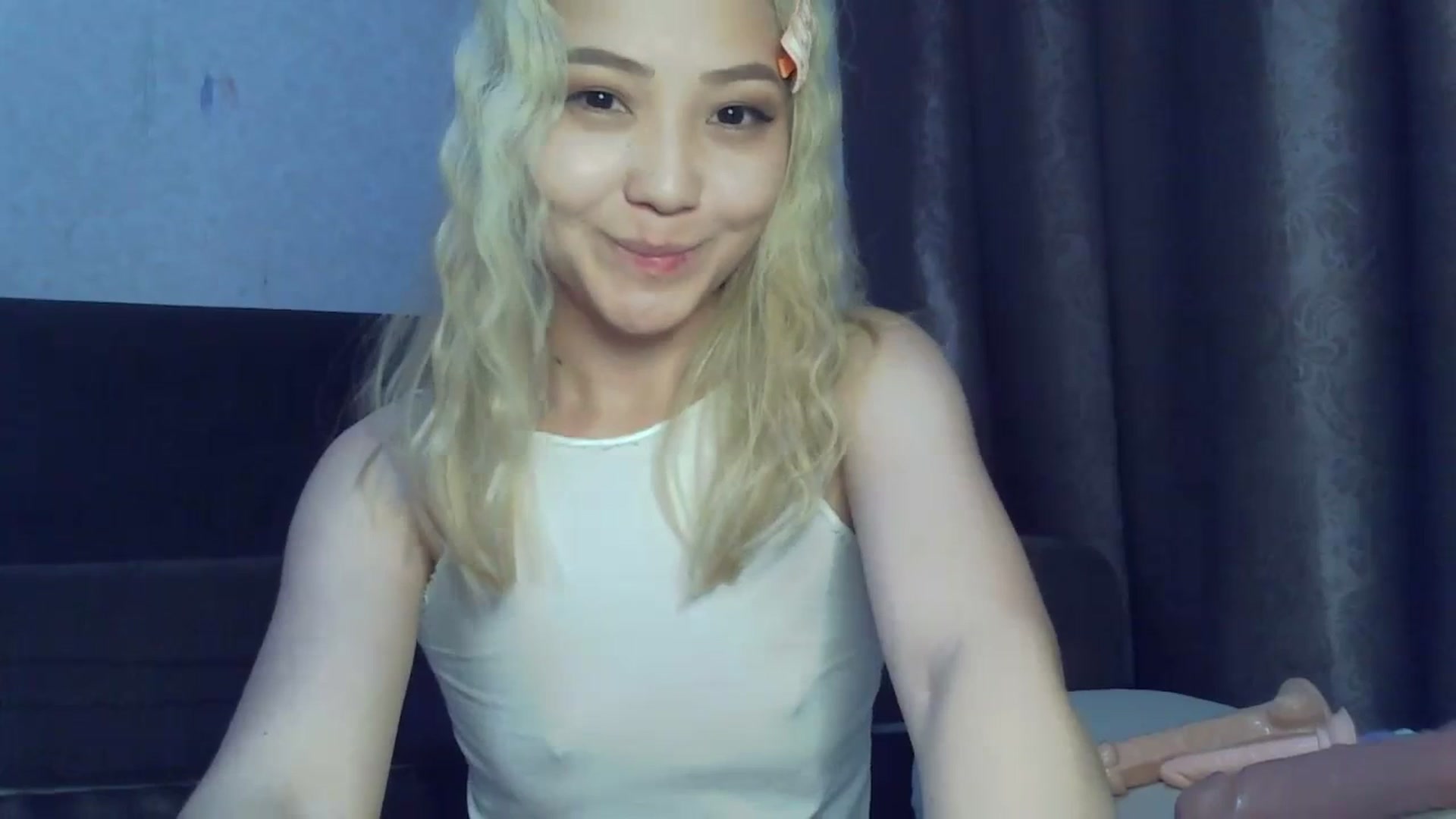 Gallery image thumbnail from CuteSmile_69's myfreecams stream on, 07/06/2023, 14:39 image 10 of 20