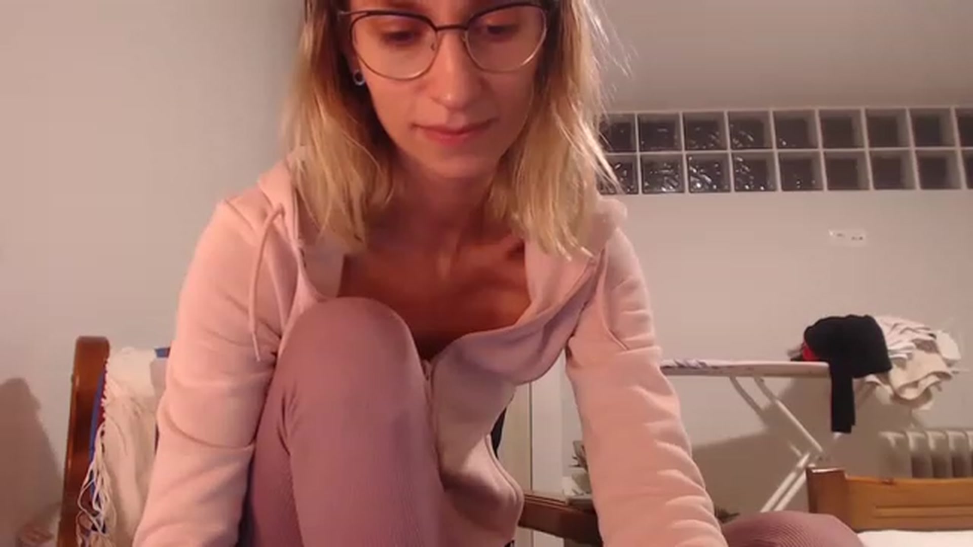 Gallery image thumbnail from CuteSophs's myfreecams stream on, 11/23/2022, 20:56 image 14 of 20