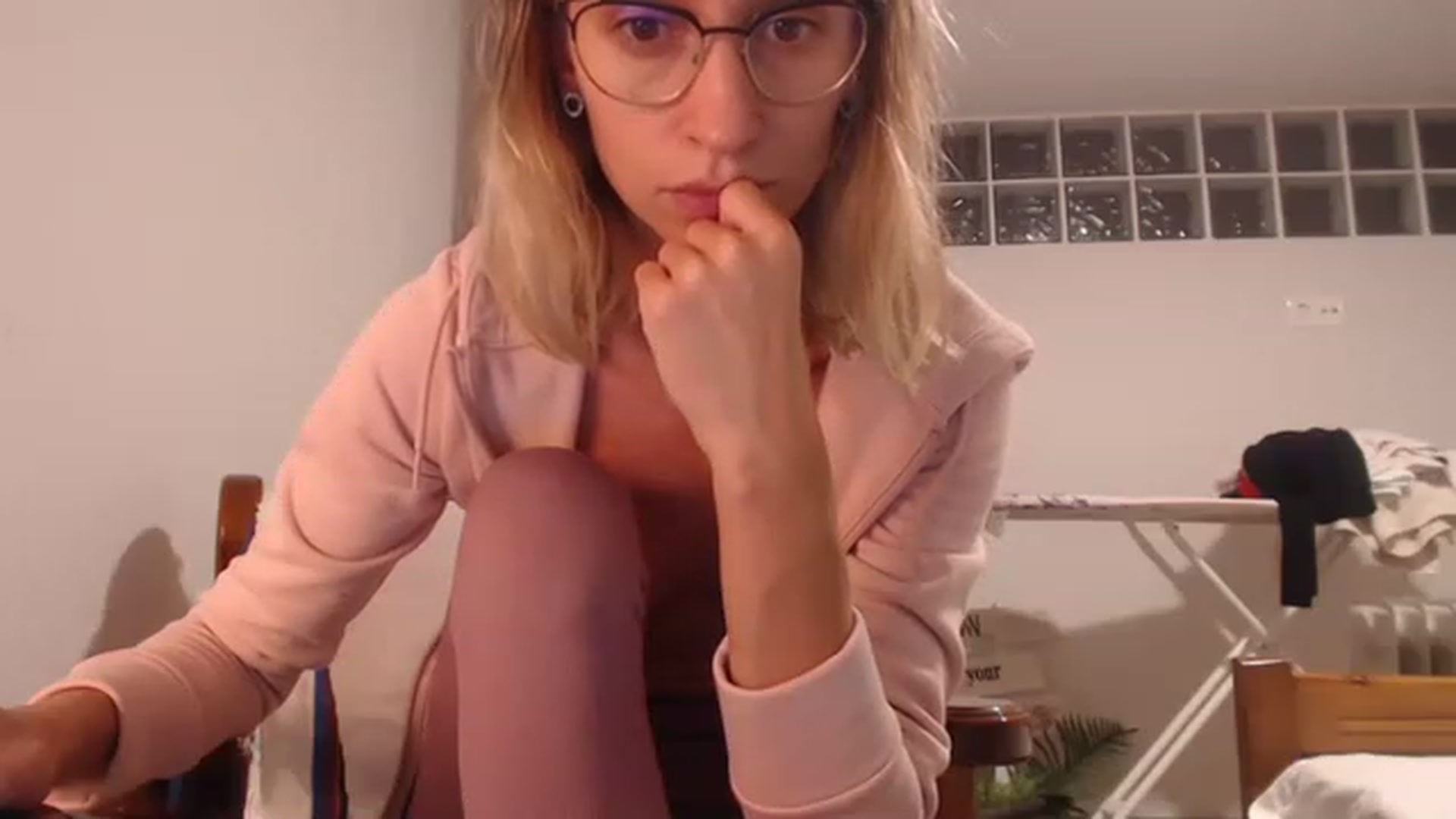 Gallery image thumbnail from CuteSophs's myfreecams stream on, 11/23/2022, 22:26 image 8 of 20
