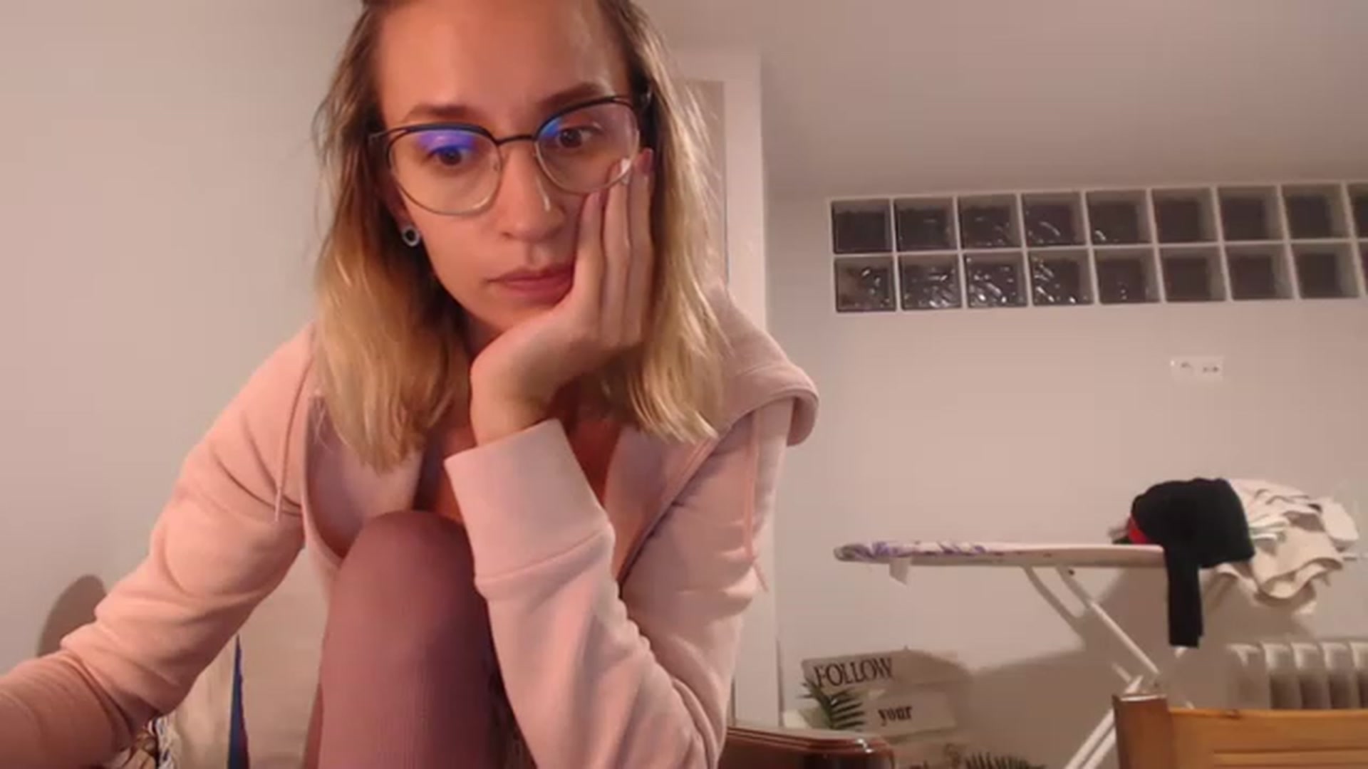 Gallery image thumbnail from CuteSophs's myfreecams stream on, 11/23/2022, 22:26 image 17 of 20