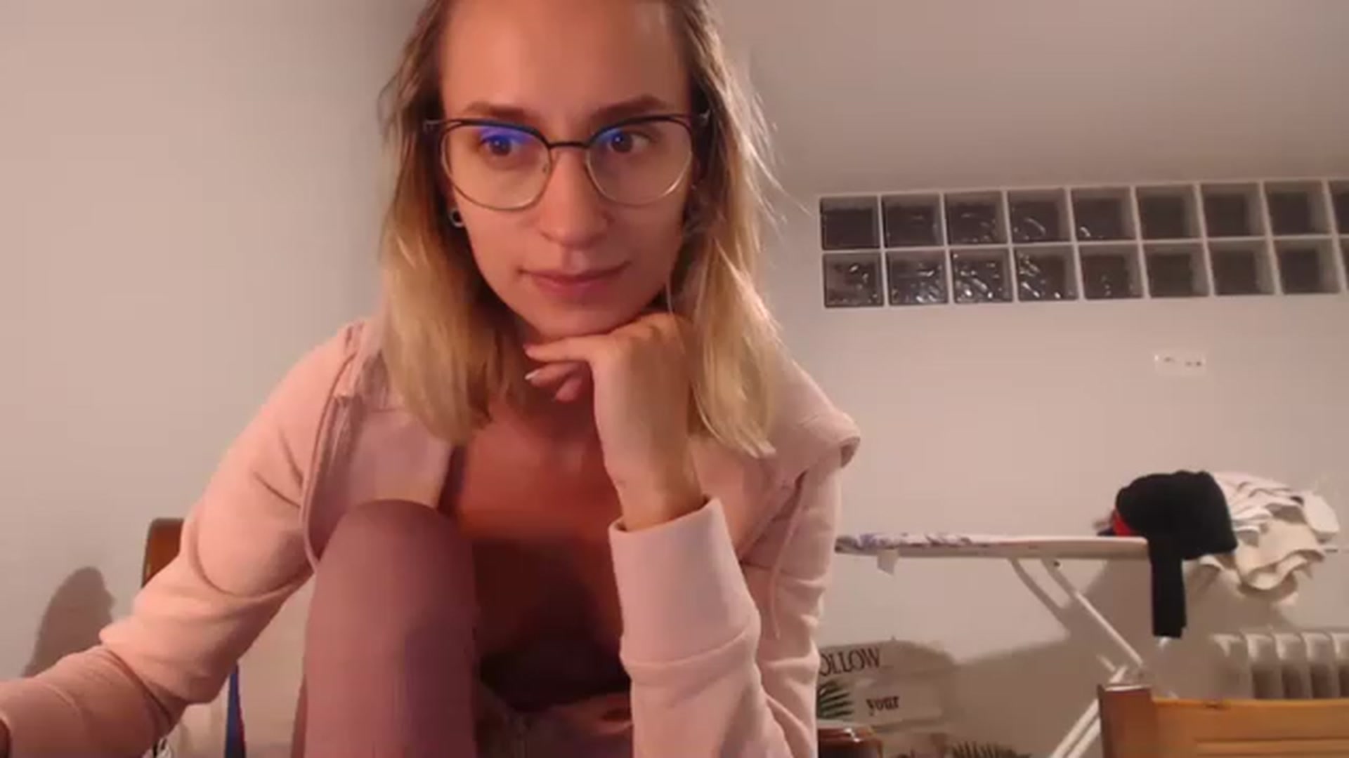 Gallery image thumbnail from CuteSophs's myfreecams stream on, 11/23/2022, 22:26 image 16 of 20