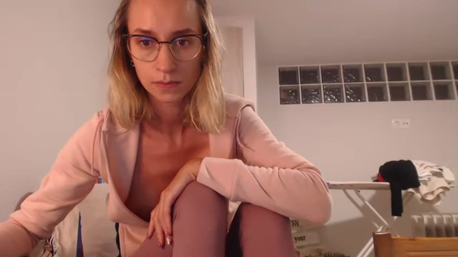Gallery image thumbnail from CuteSophs's myfreecams stream on, 11/23/2022, 22:26 image 14 of 20