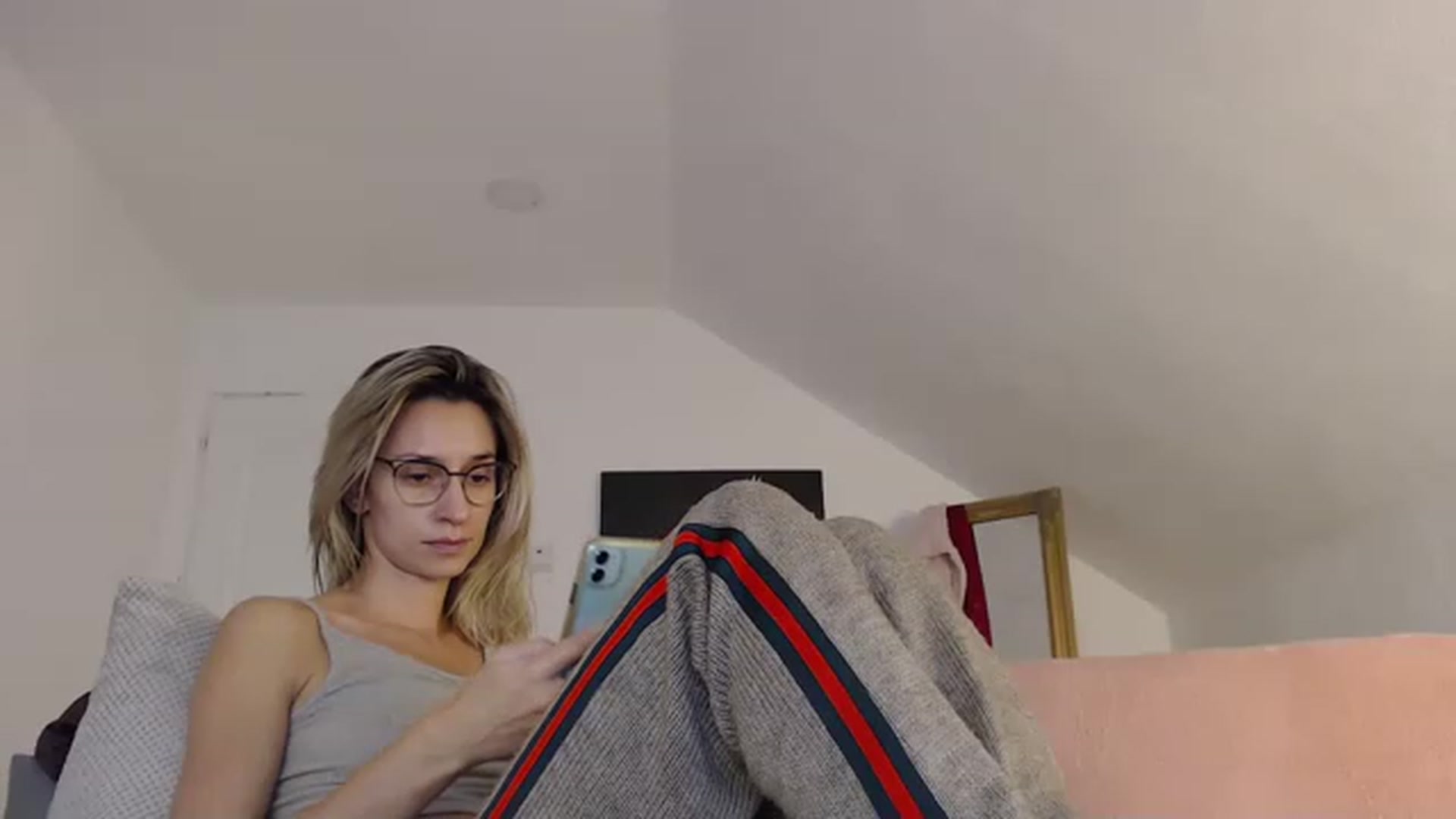 Gallery image thumbnail from CuteSophs's myfreecams stream on, 12/08/2022, 12:59 image 18 of 20