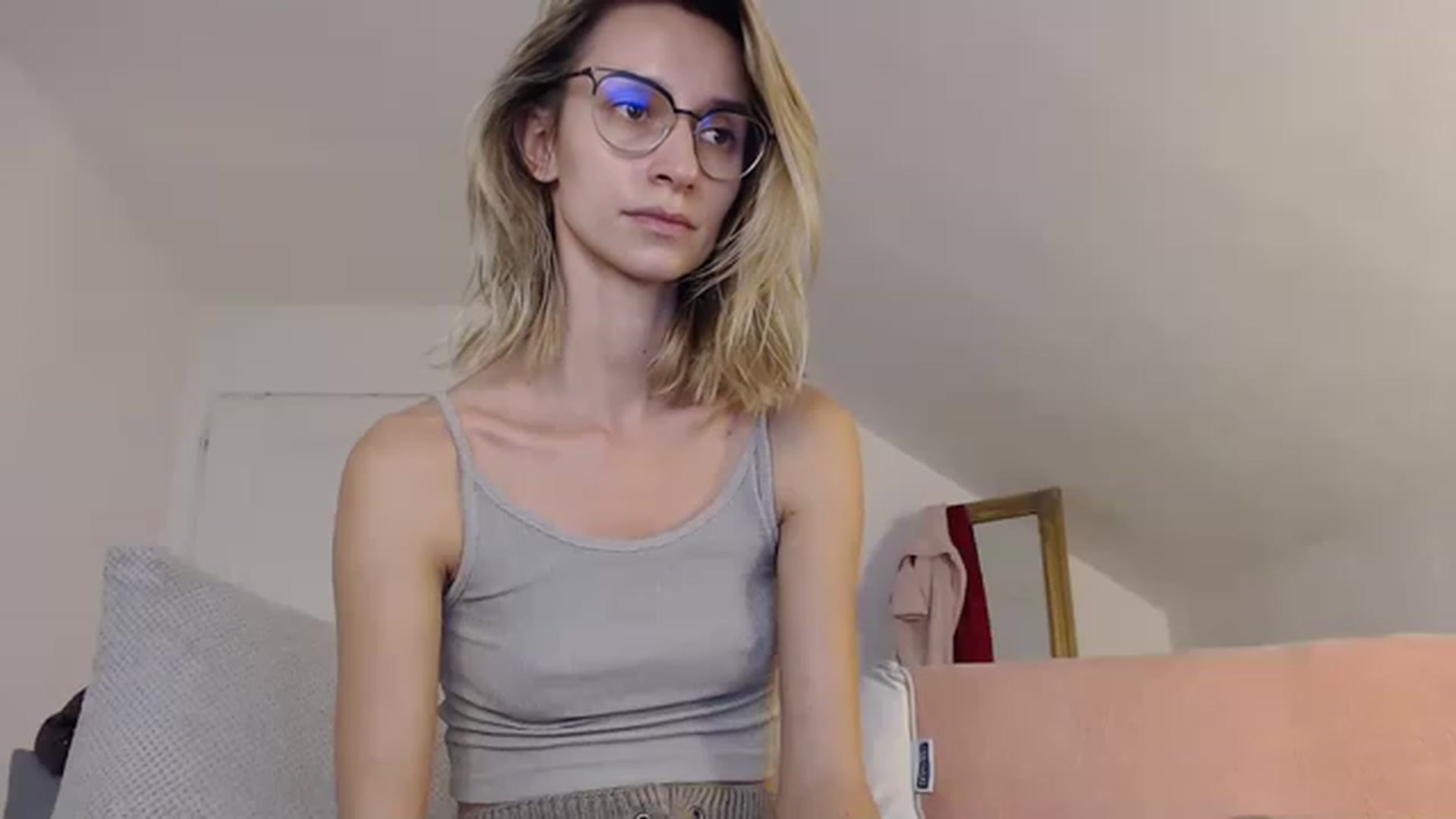 Gallery image thumbnail from CuteSophs's myfreecams stream on, 12/08/2022, 12:59 image 14 of 20