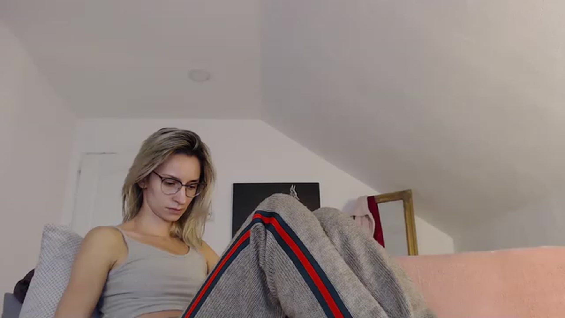 Gallery image thumbnail from CuteSophs's myfreecams stream on, 12/08/2022, 12:59 image 16 of 20