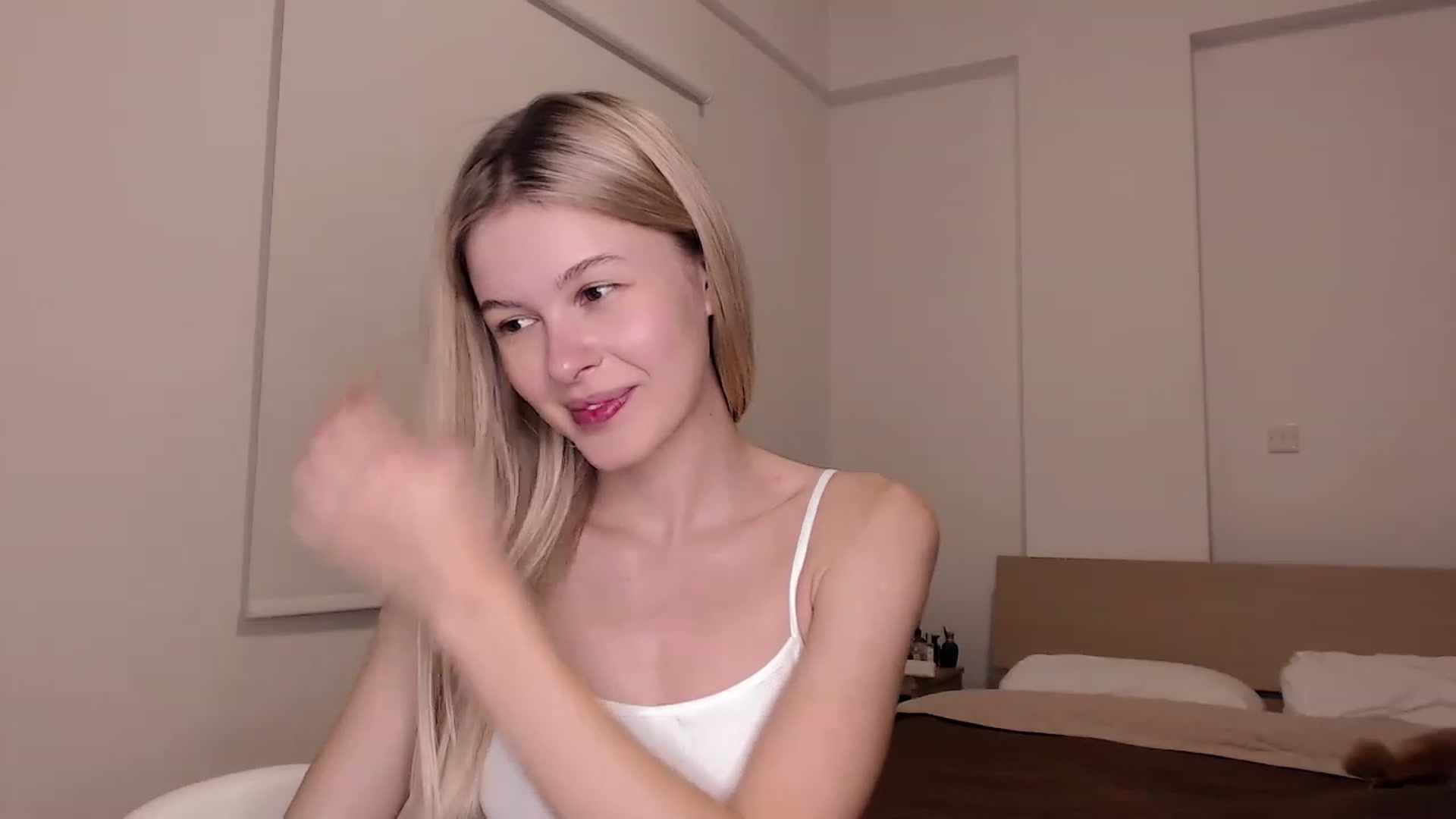 Gallery image thumbnail from Cute_BB's myfreecams stream on, 12/12/2022, 20:17 image 14 of 20