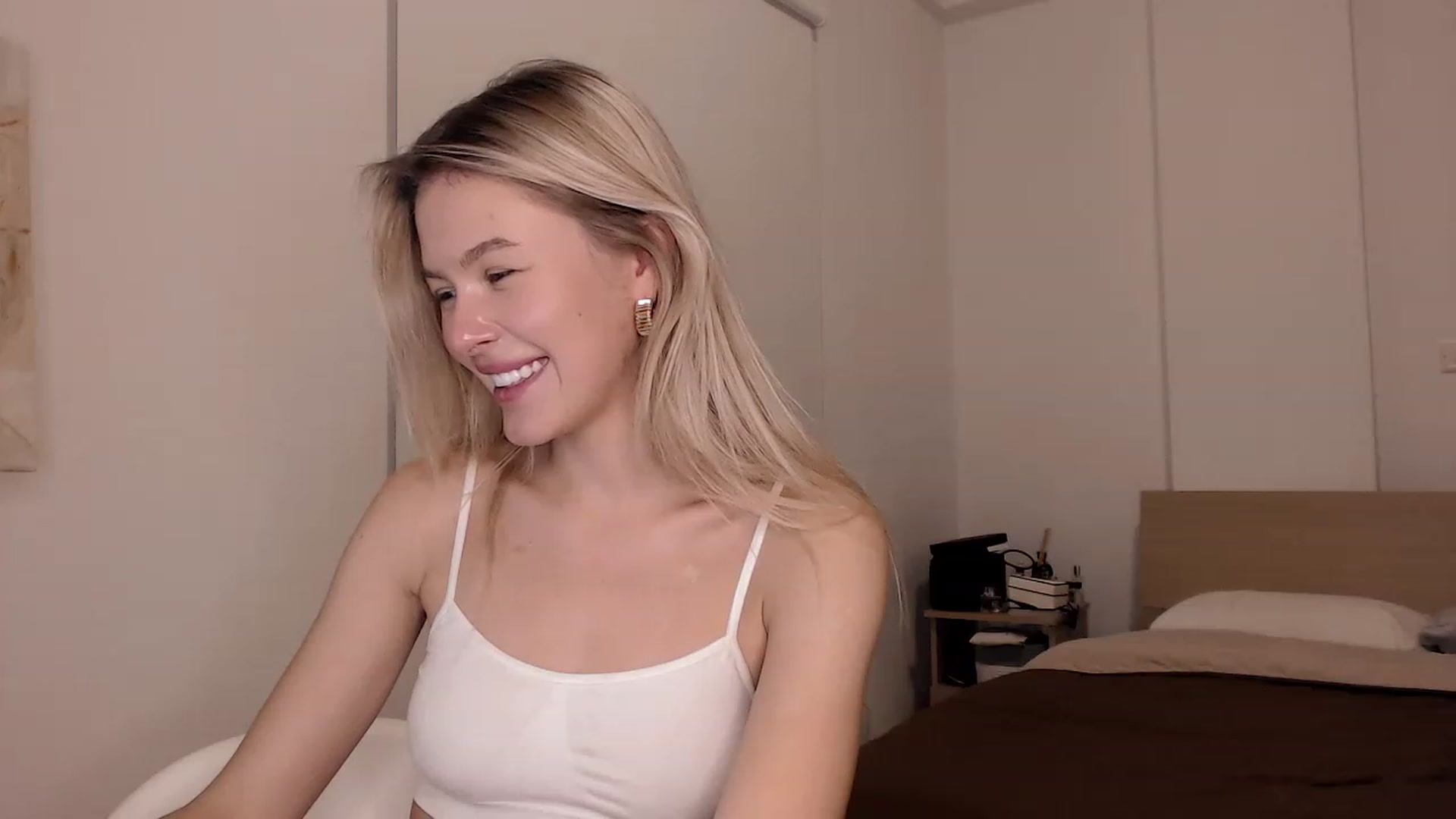 Gallery image thumbnail from Cute_BB's myfreecams stream on, 01/09/2023, 20:39 image 16 of 20