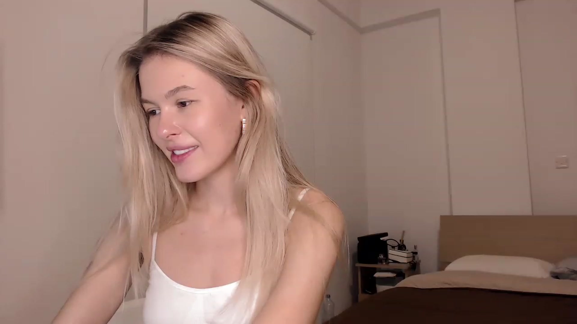 Gallery image thumbnail from Cute_BB's myfreecams stream on, 01/09/2023, 20:39 image 3 of 20