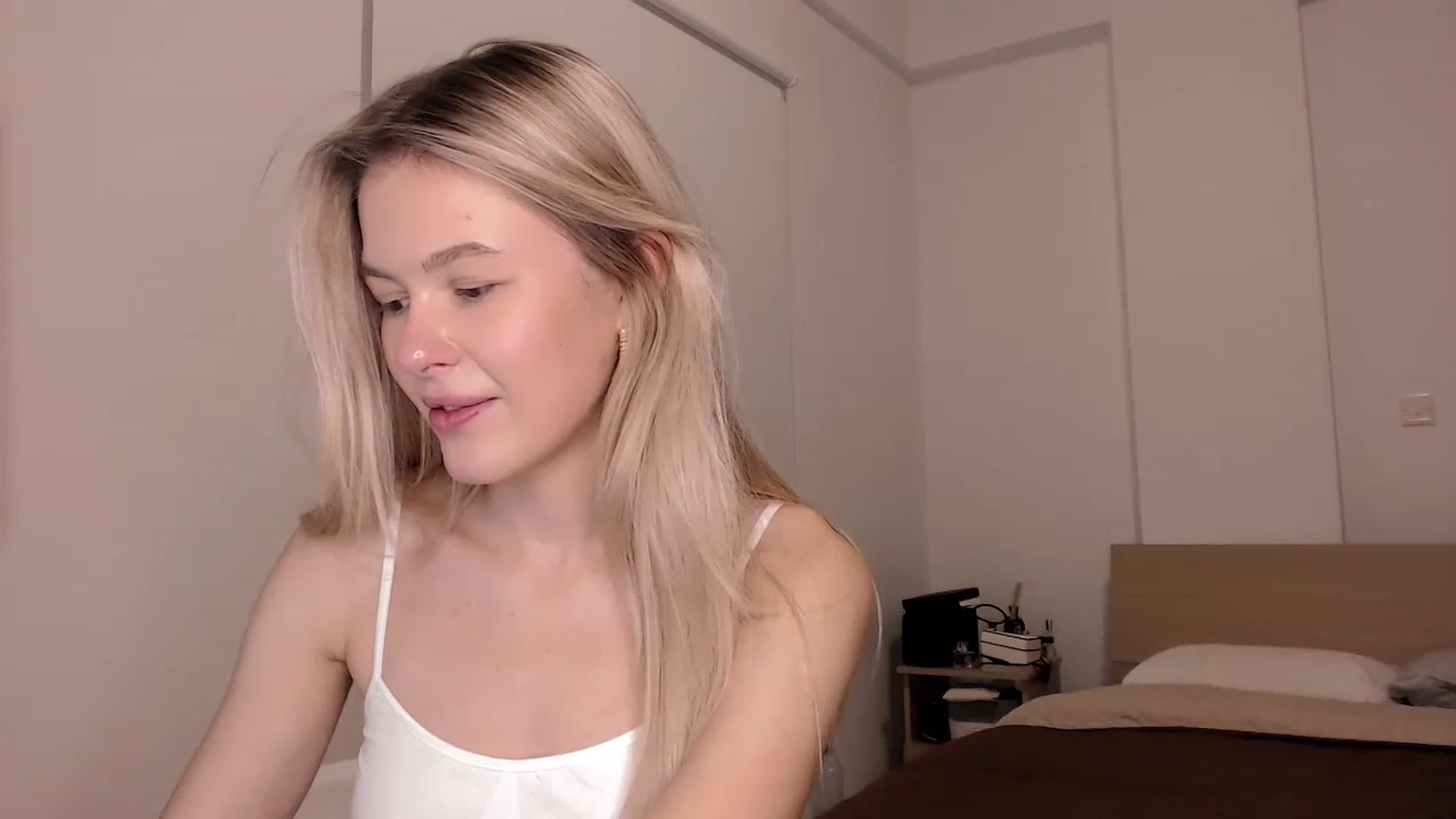 Gallery image thumbnail from Cute_BB's myfreecams stream on, 01/09/2023, 20:39 image 6 of 20