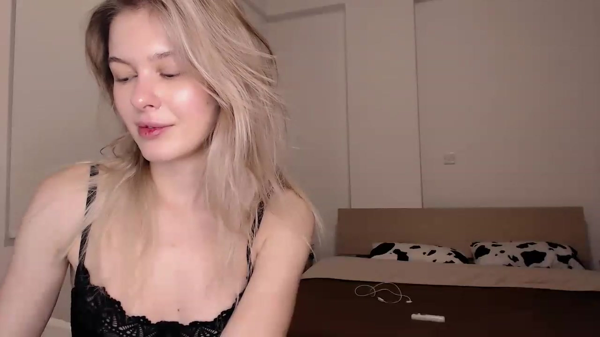 Gallery image thumbnail from Cute_BB's myfreecams stream on, 02/06/2023, 21:50 image 13 of 20