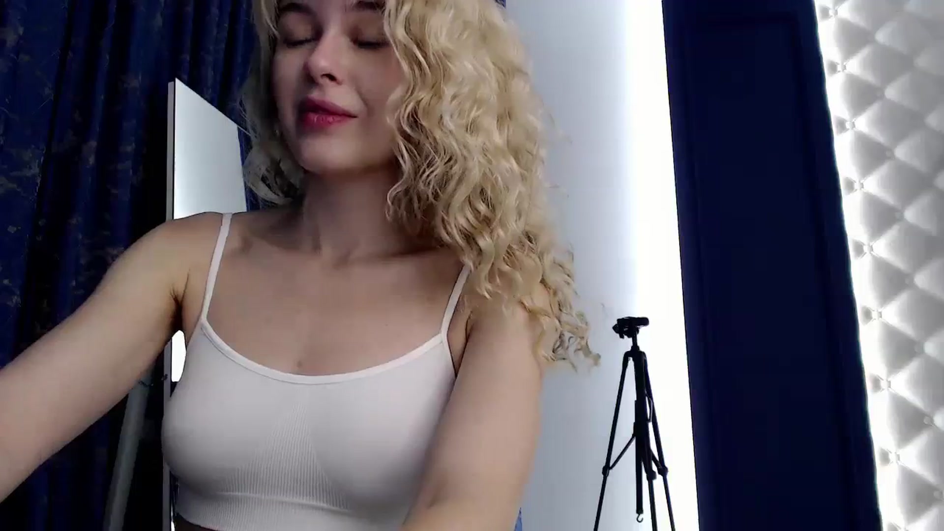 Gallery image thumbnail from Cute_BB's myfreecams stream on, 10/25/2023, 21:08 image 8 of 20
