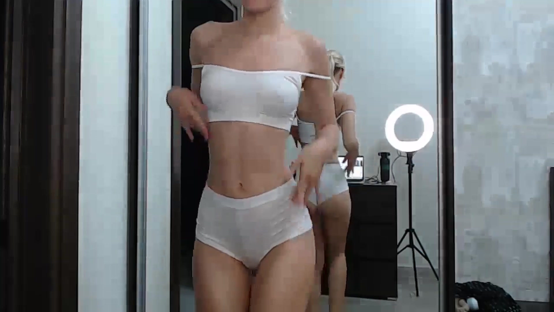 Gallery image thumbnail from Cute_BB's myfreecams stream on, 06/05/2024, 20:28 image 16 of 20